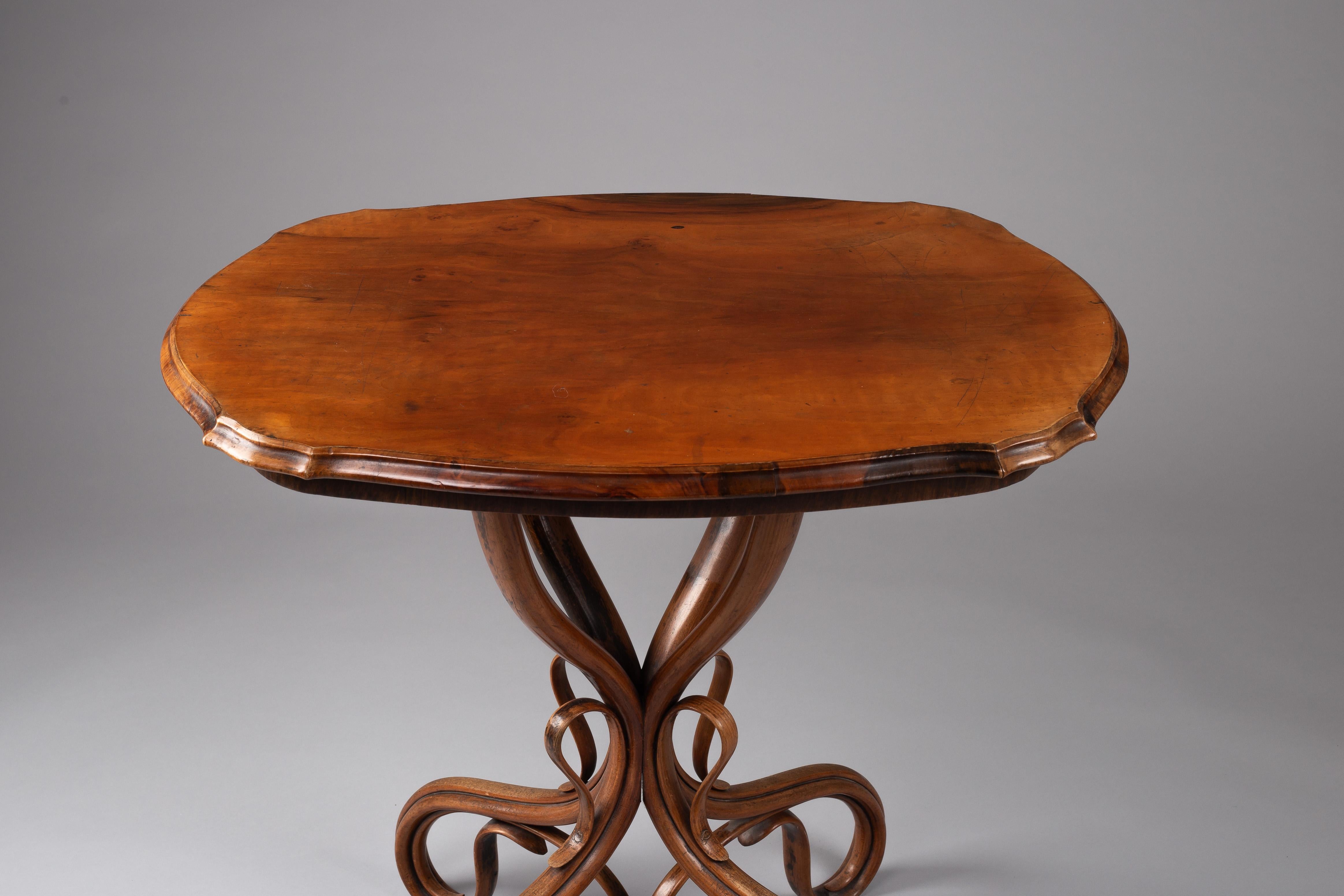 Michael Thonet, table d'appoint en bois courbé du XIXe siècle n° 1, Autriche en vente 8