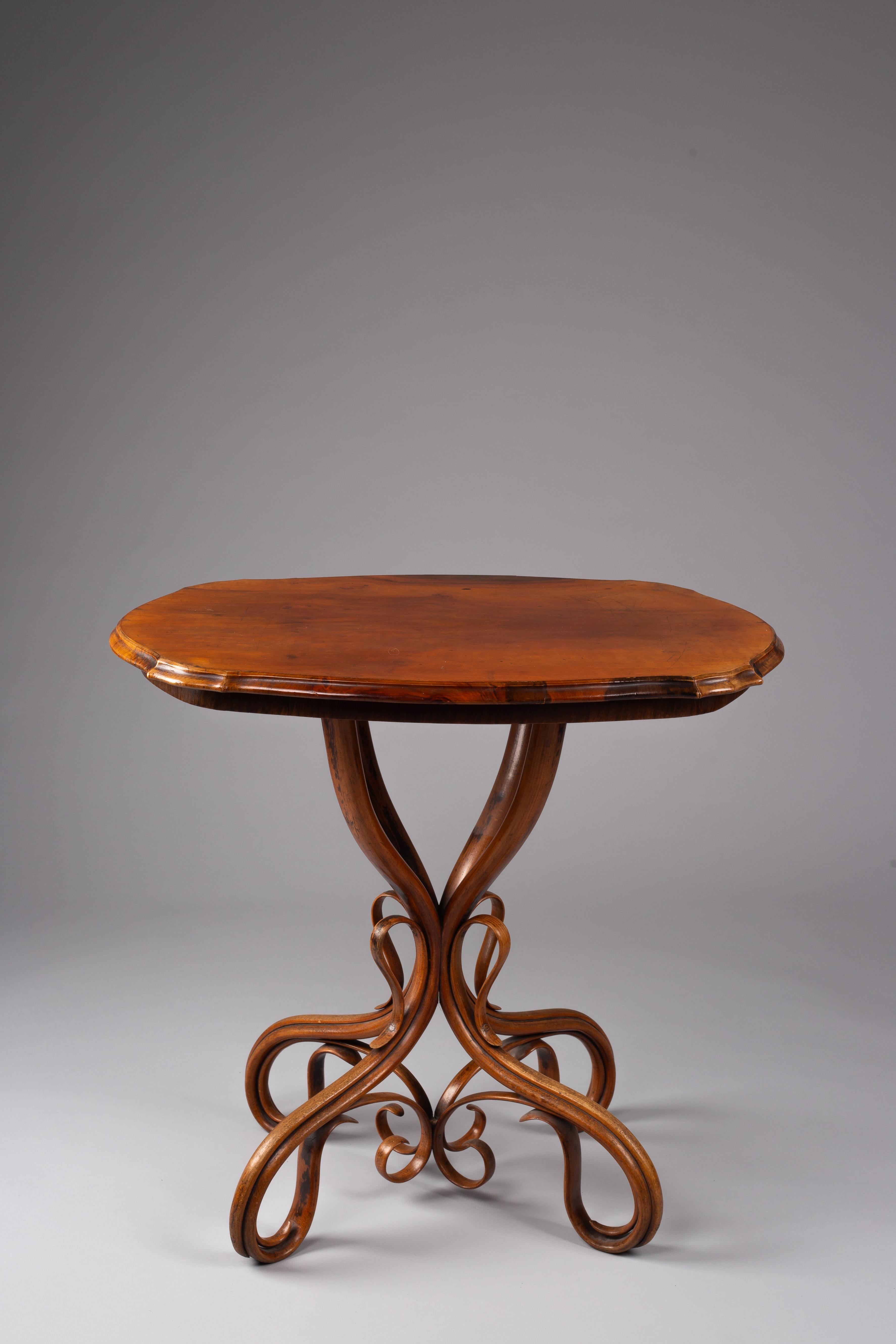 Michael Thonet, table d'appoint en bois courbé du XIXe siècle n° 1, Autriche en vente 11