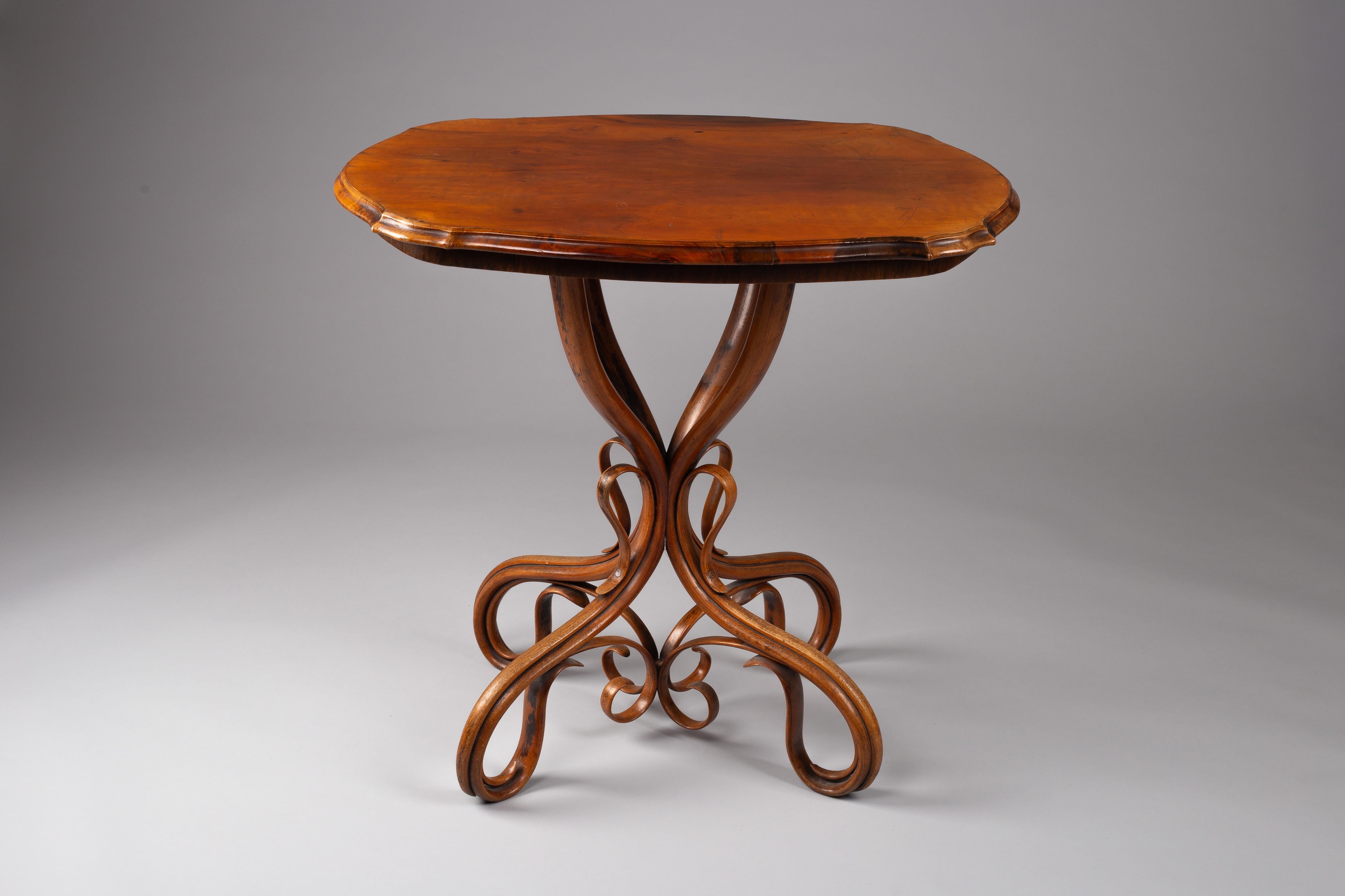 Michael Thonet, table d'appoint en bois courbé du XIXe siècle n° 1, Autriche en vente 12