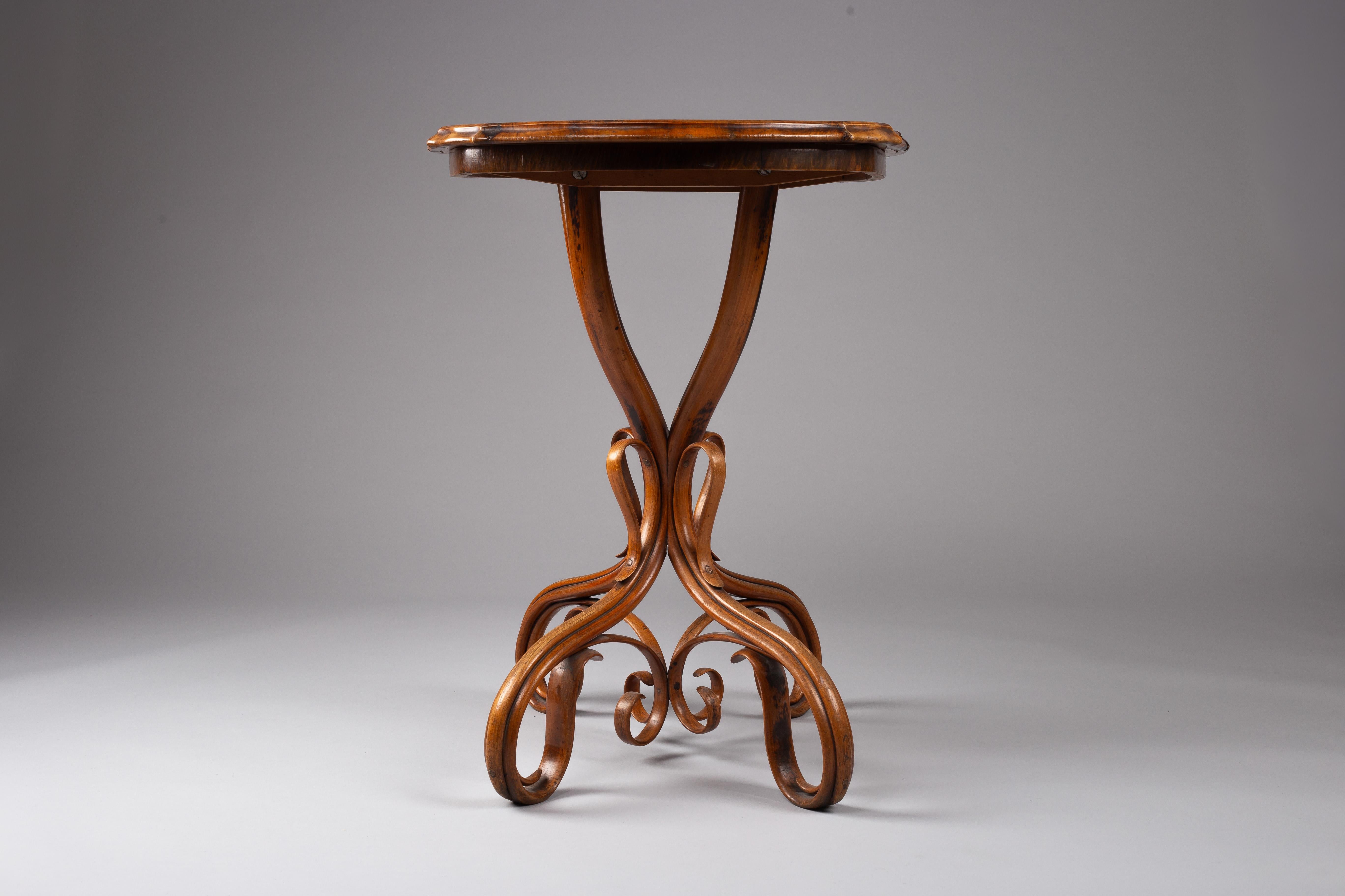 Autrichien Michael Thonet, table d'appoint en bois courbé du XIXe siècle n° 1, Autriche en vente