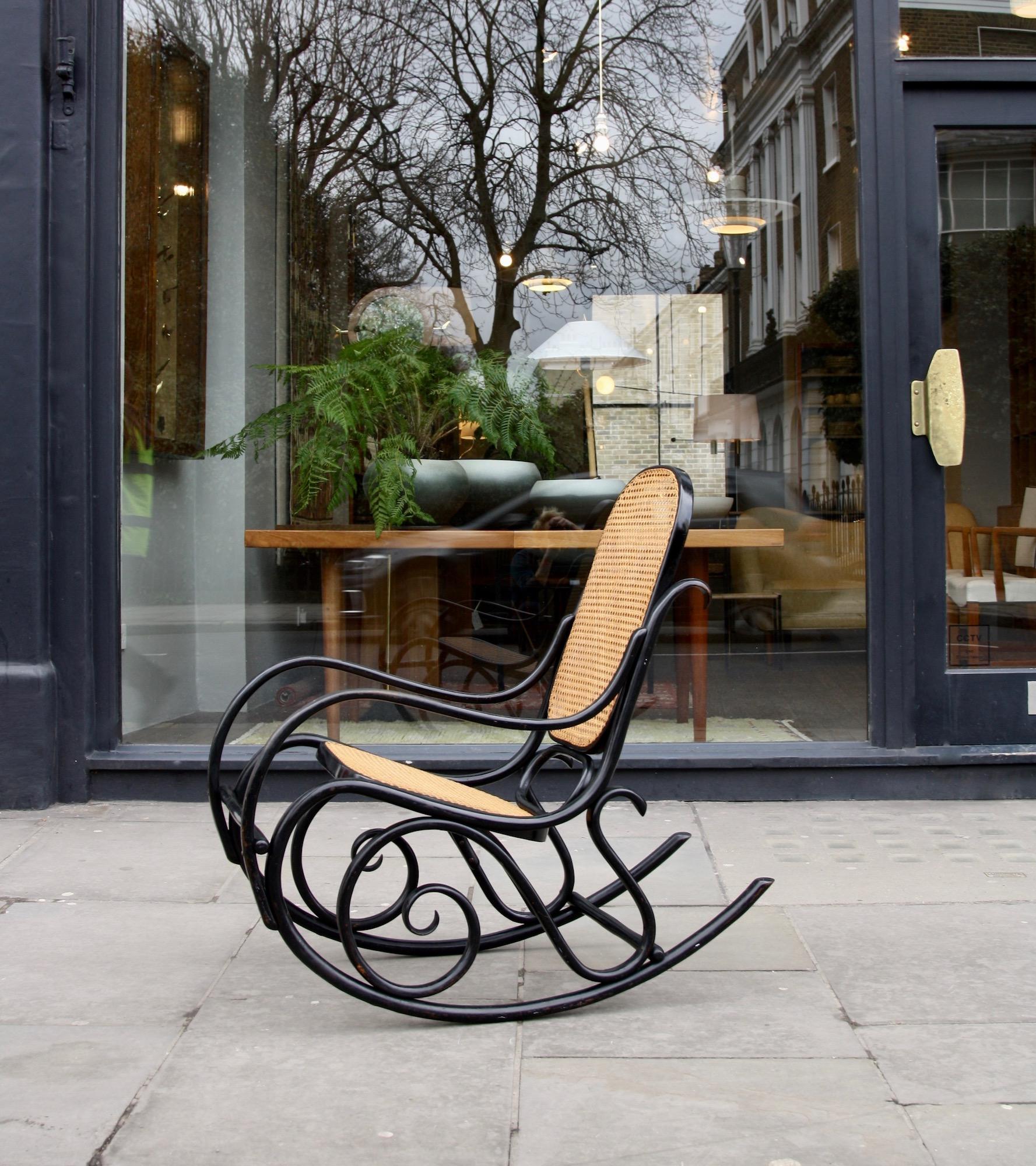 Wicker Michael Thonet Black Lacquered Model No.10 Rocking Chair