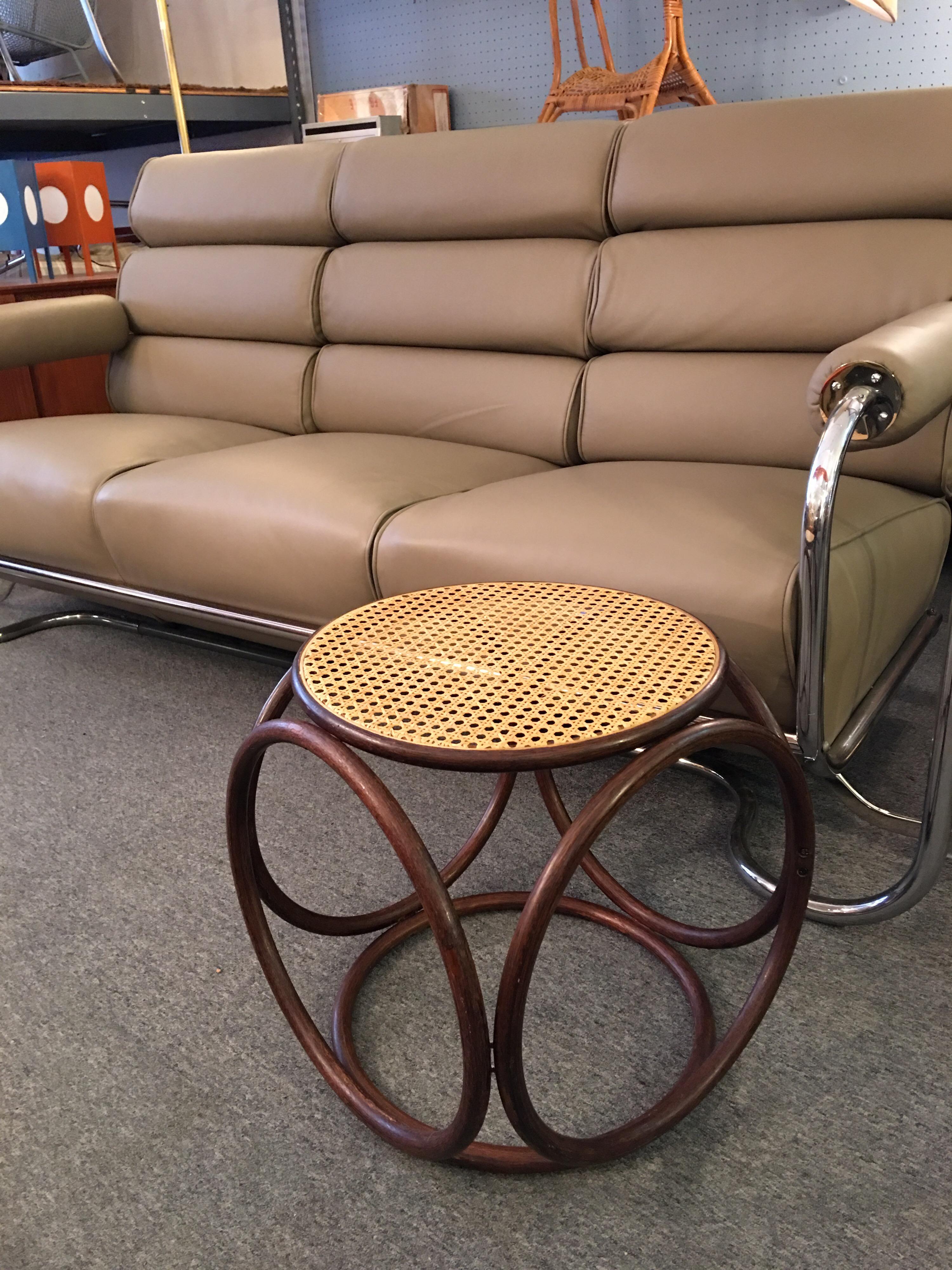 Canne Ottoman en canne Michael Thonet