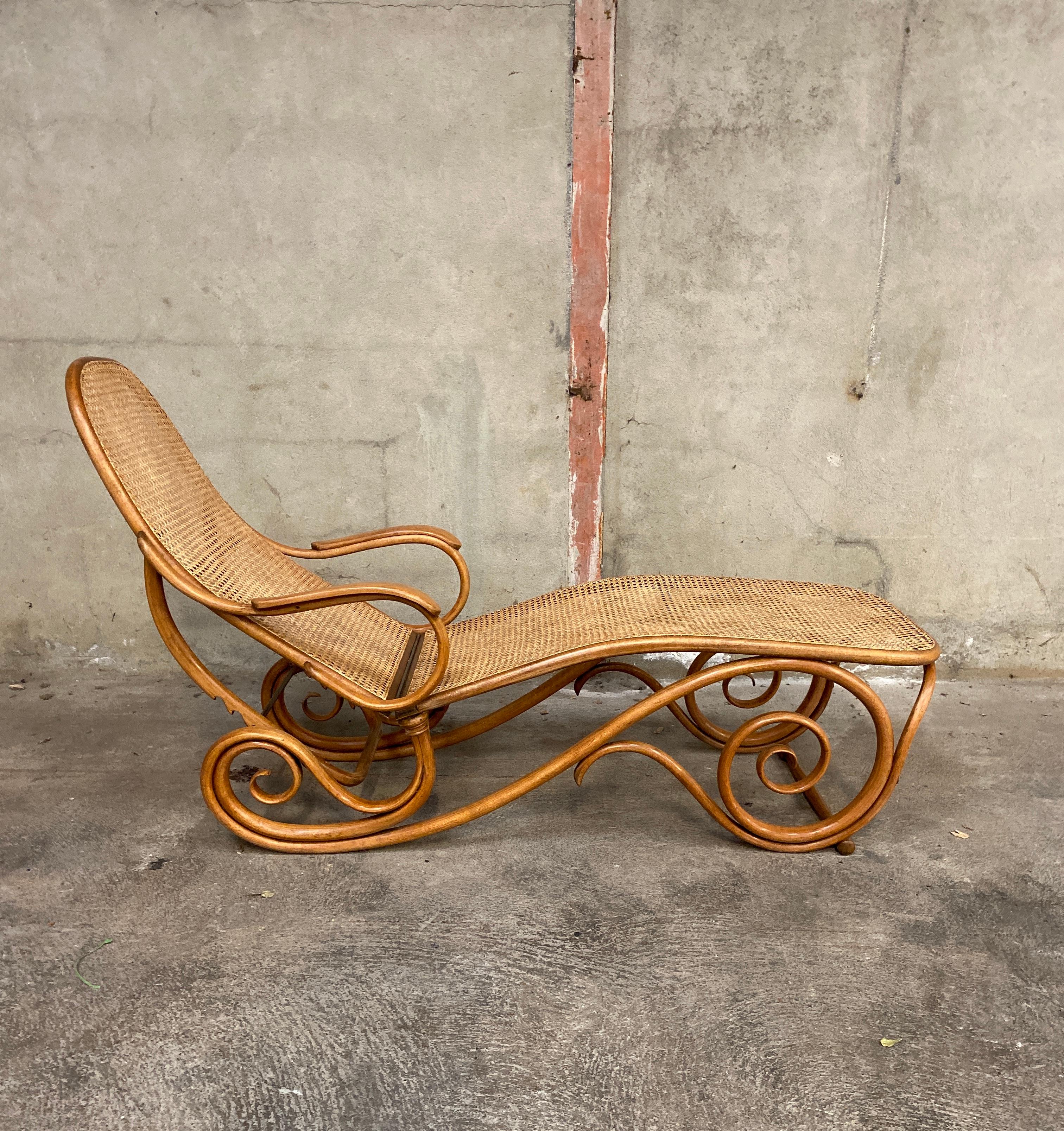 Michaël Thonet Gebrüder Thonet Austria Canapé en bois courbé en vente 1