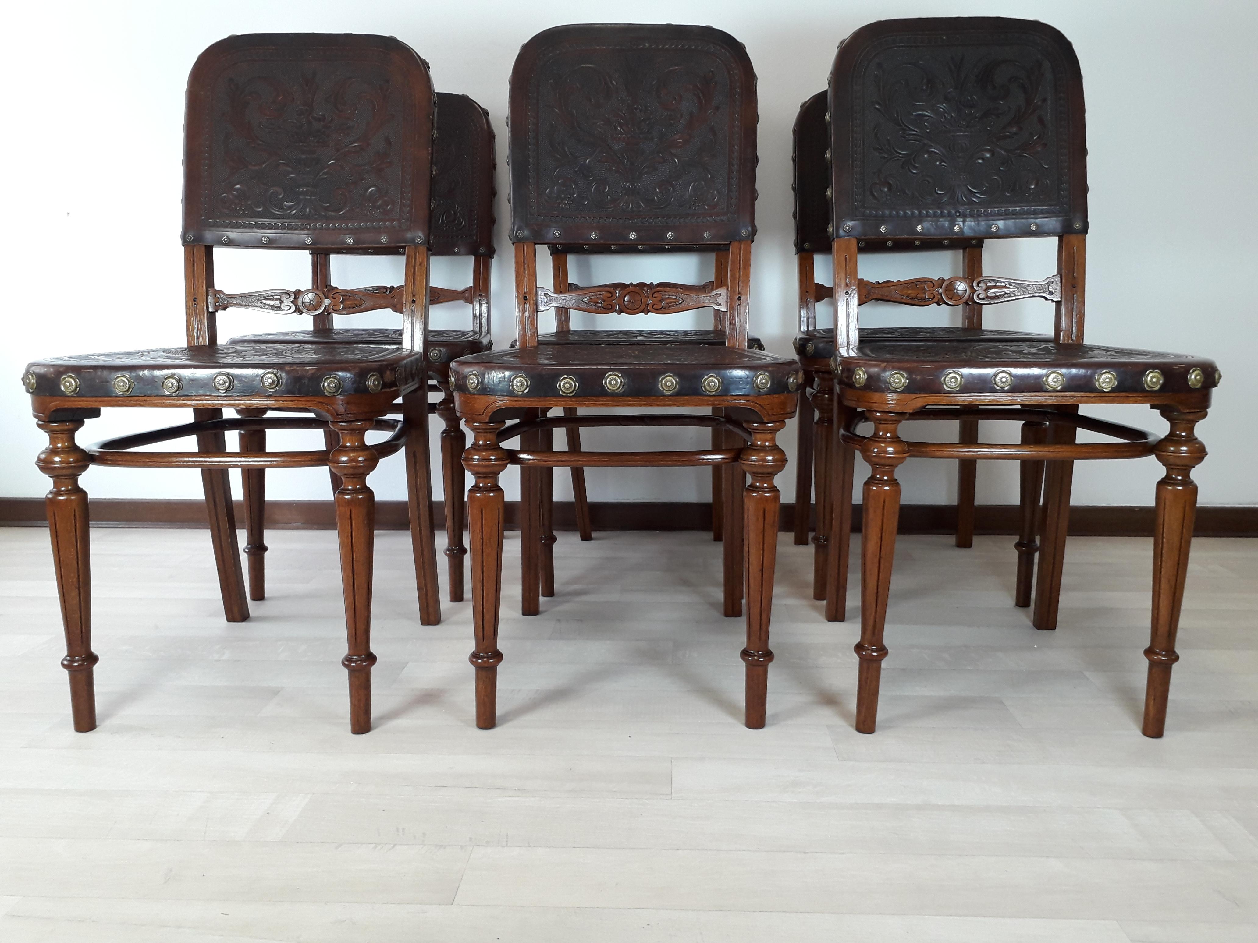 Extremely rare Thonet set from the end of the 19th century, entirely original in all its parts.
(there isn't a screw that doesn't belong to him).
Chairs made not in series but on commission for the high nobility of Vienna, the so-called 