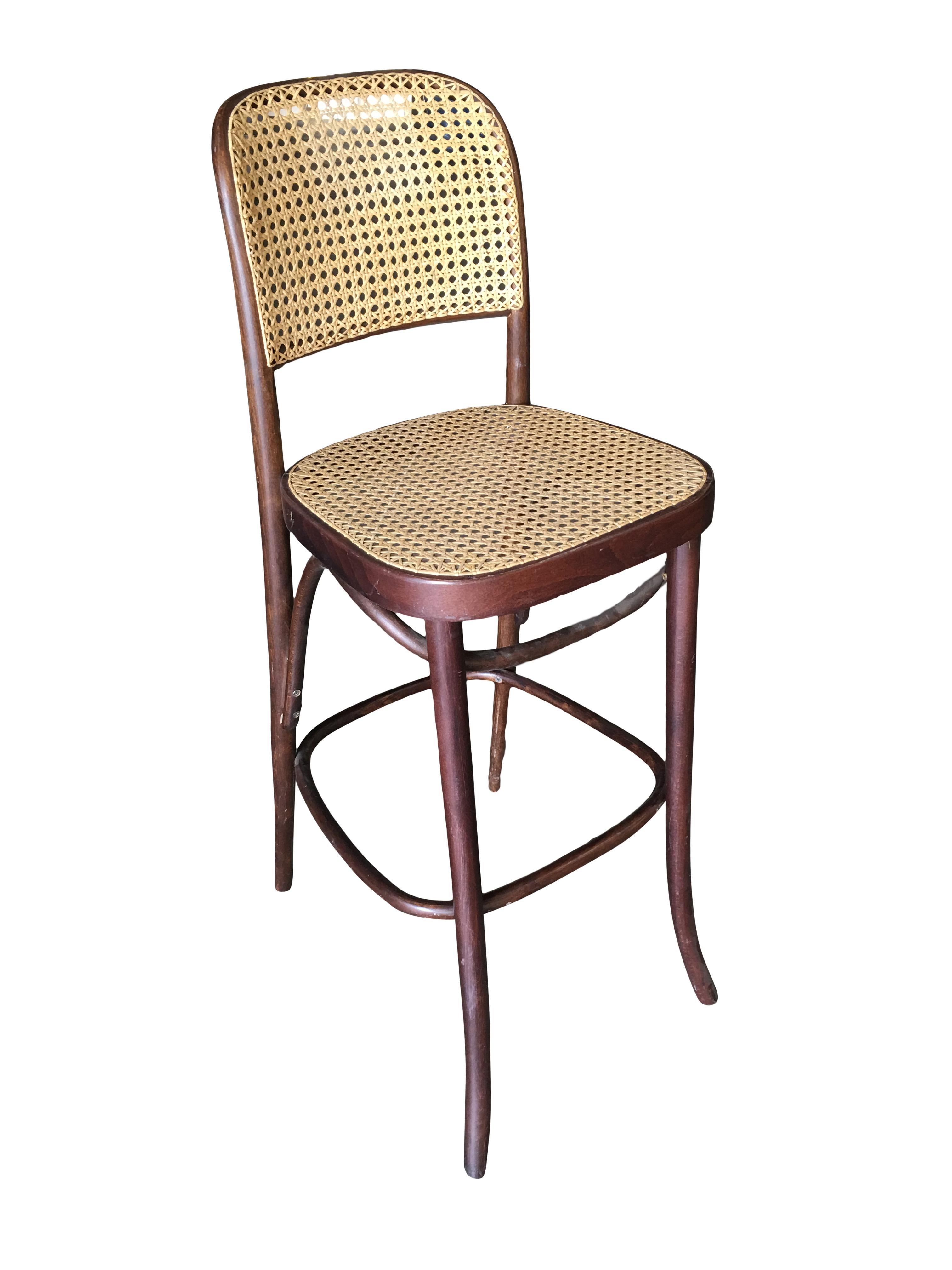 Thonet Nummer 811 Barhocker aus Bugholz mit Sitz aus Weidengeflecht:: Vierer-Set (Viktorianisch)