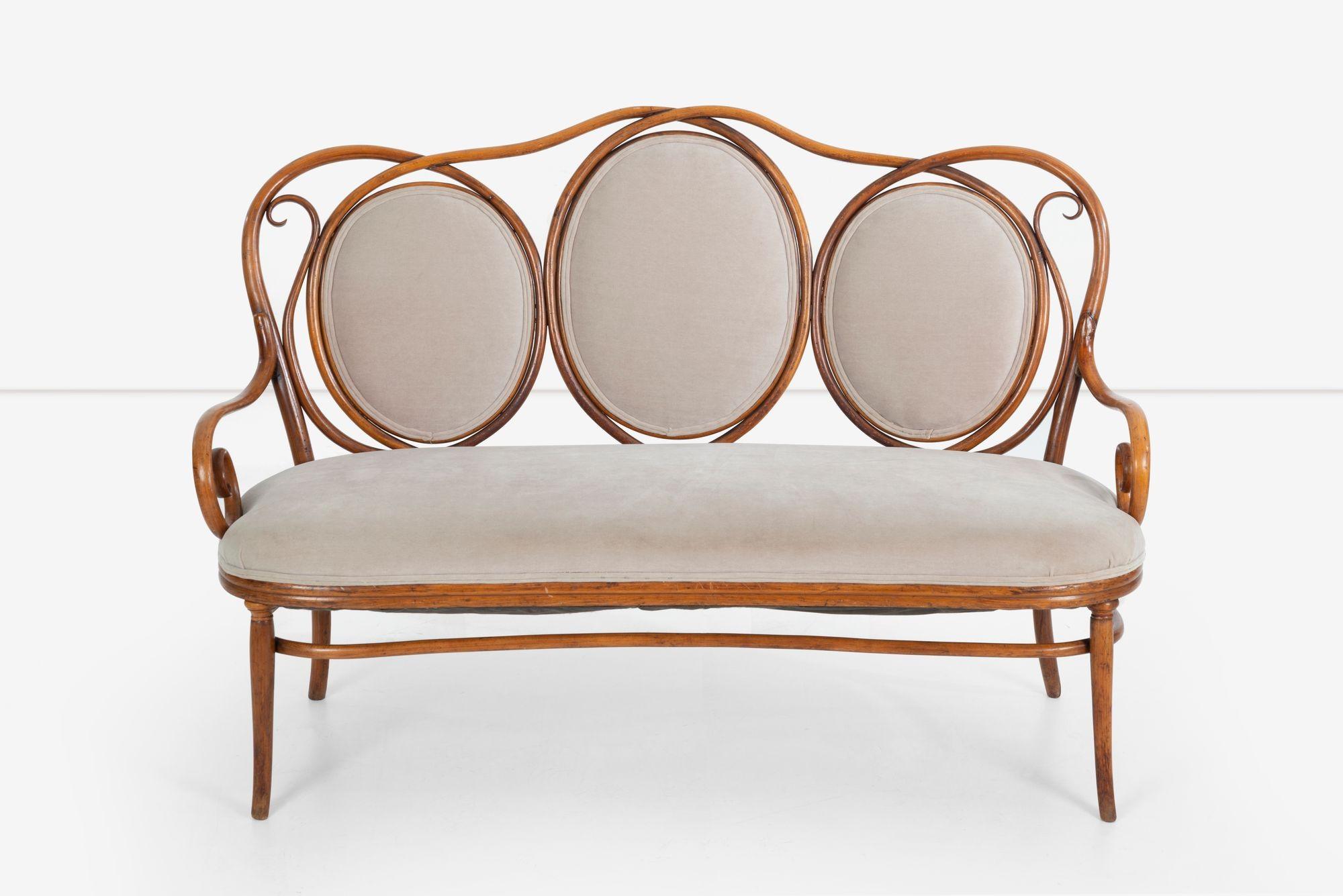 Michael Thonet sofa bench Kanapee Sittee NR22 First original form, produced 1889-1890
Cane replaced with mohair
 
Seat Height: 20.5