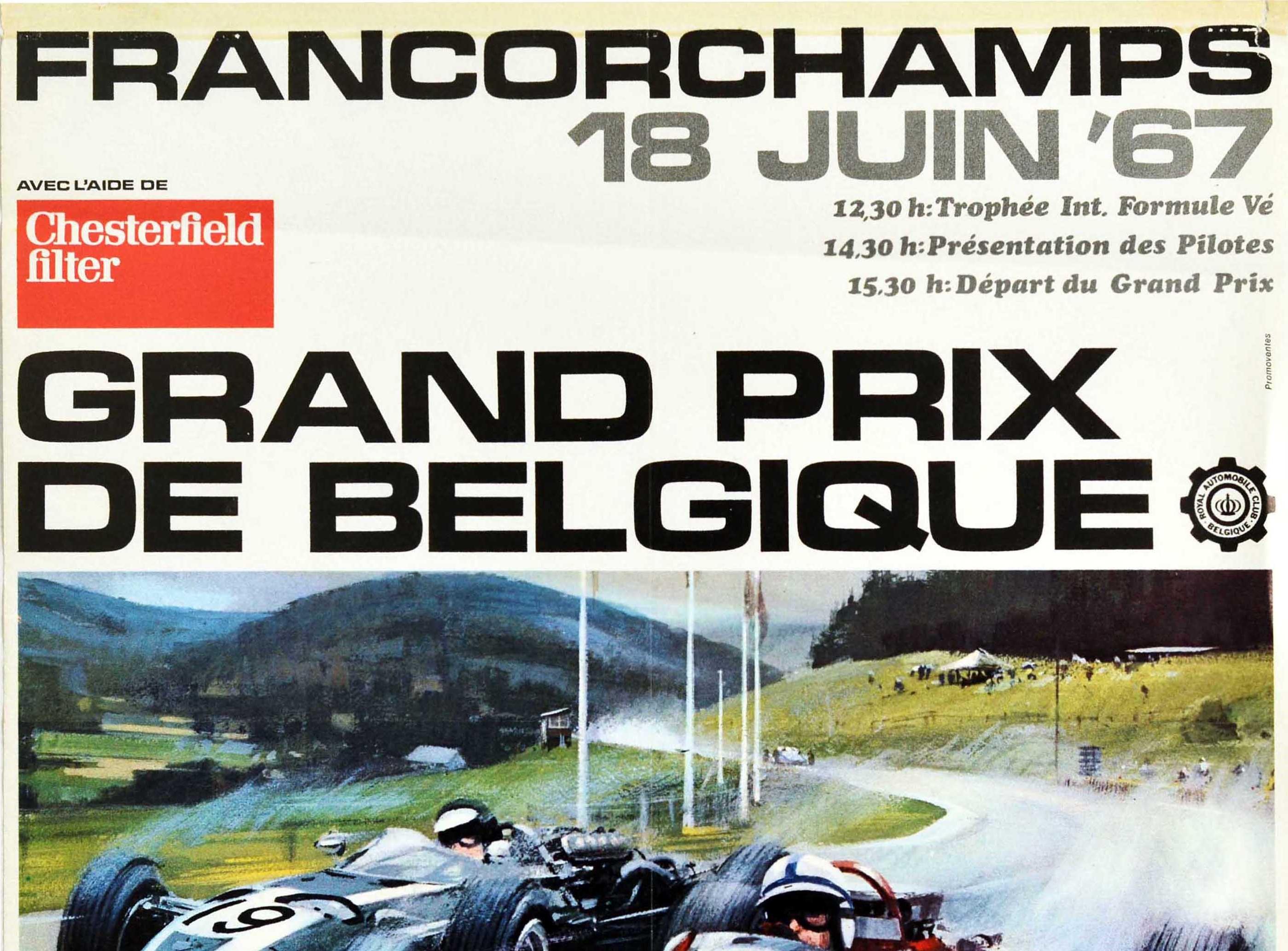 Cartel original de época de automovilismo para el Gran Premio de Bélgica / Grand Prix de Belgique en el Circuito de Spa-Francorchamps el 18 de junio de 1967, con una dinámica ilustración de Michael Turner (n.1934) que muestra dos coches de F1