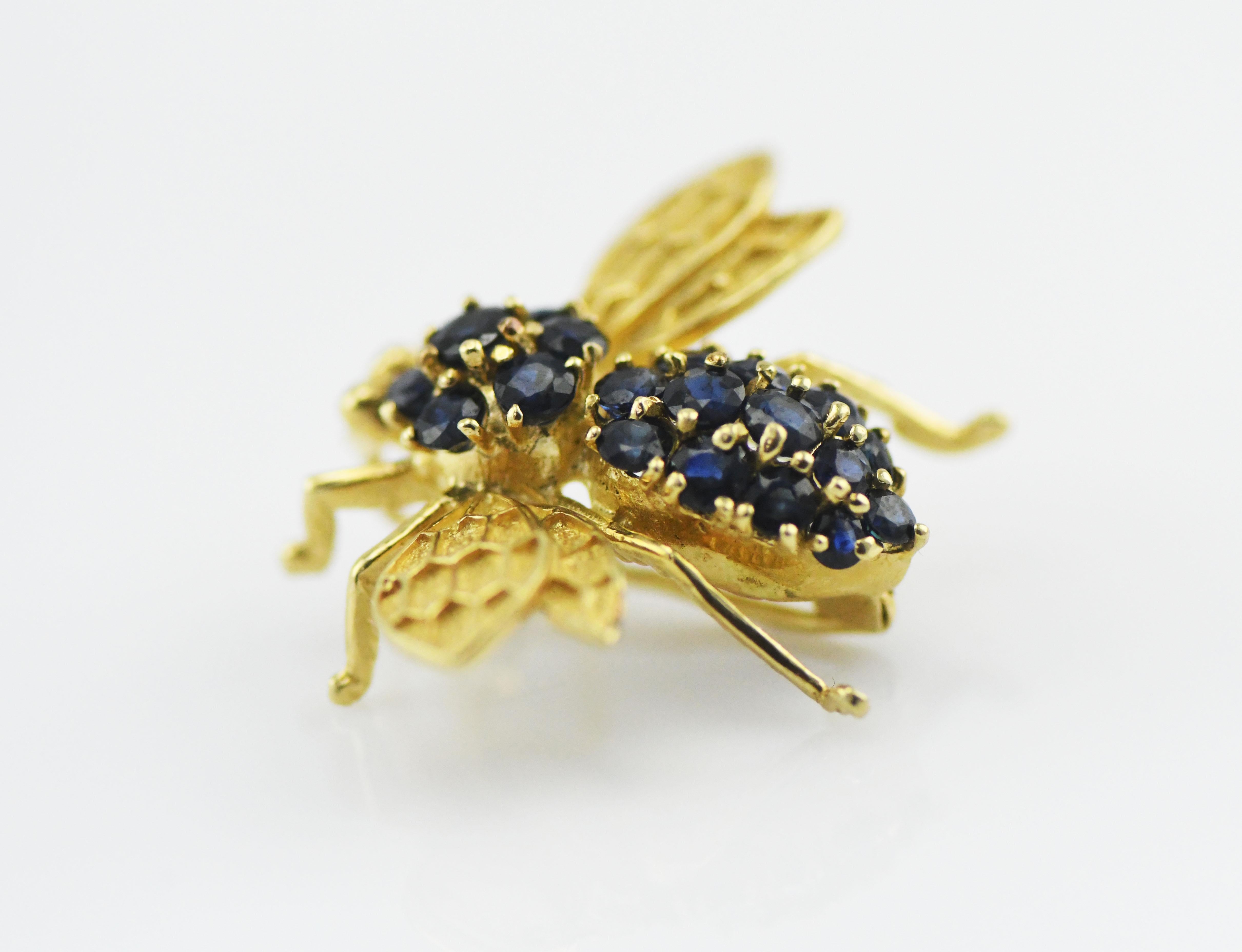 Neoclassical Michael Valitutti 14 Karat Gold Bumble Bee with 20 Sapphires 1.47 Carat For Sale