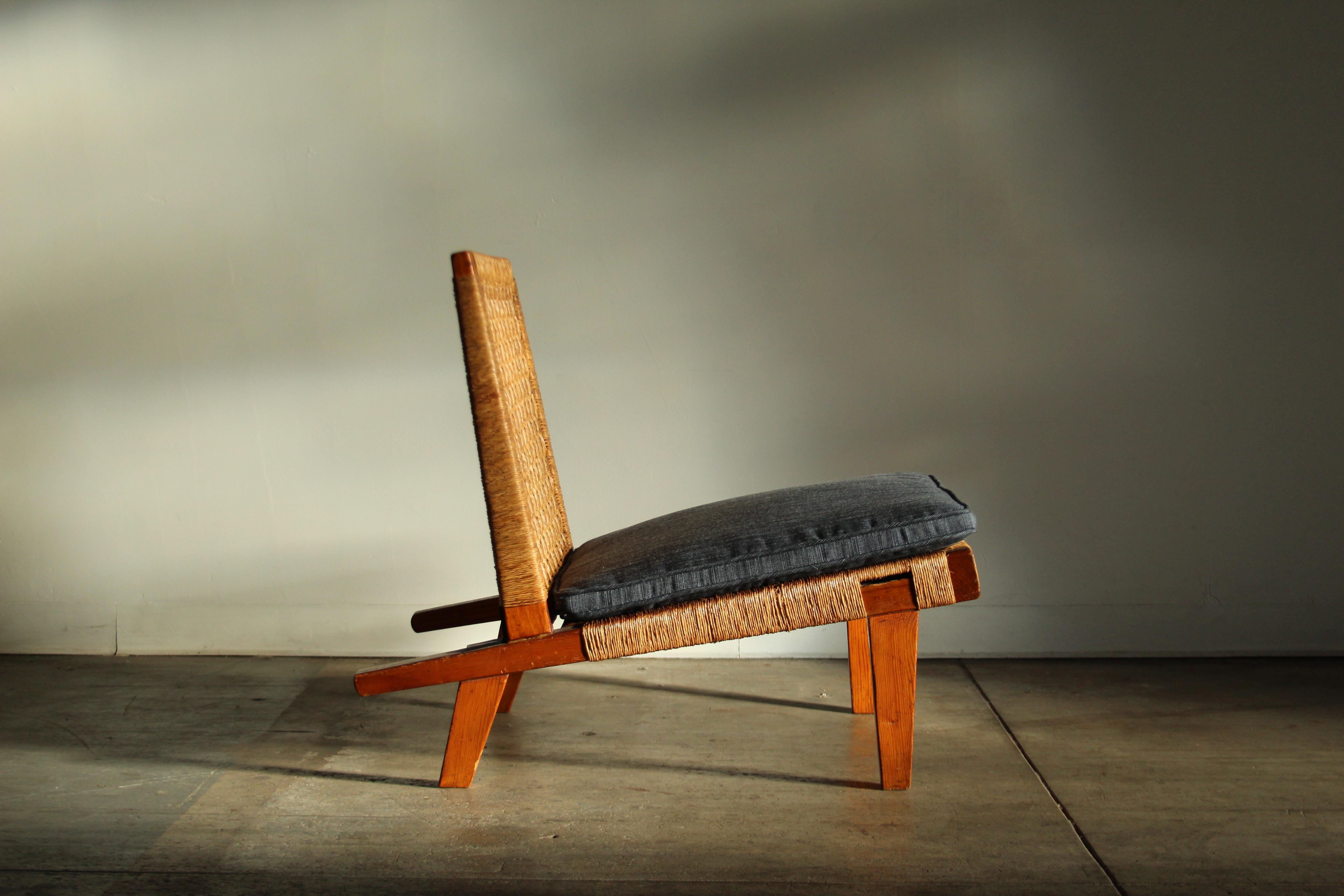 Michael van Beuren Mexican Modernist Pine and Woven Palm Lounge Chair, 1940s In Good Condition For Sale In Coronado, CA