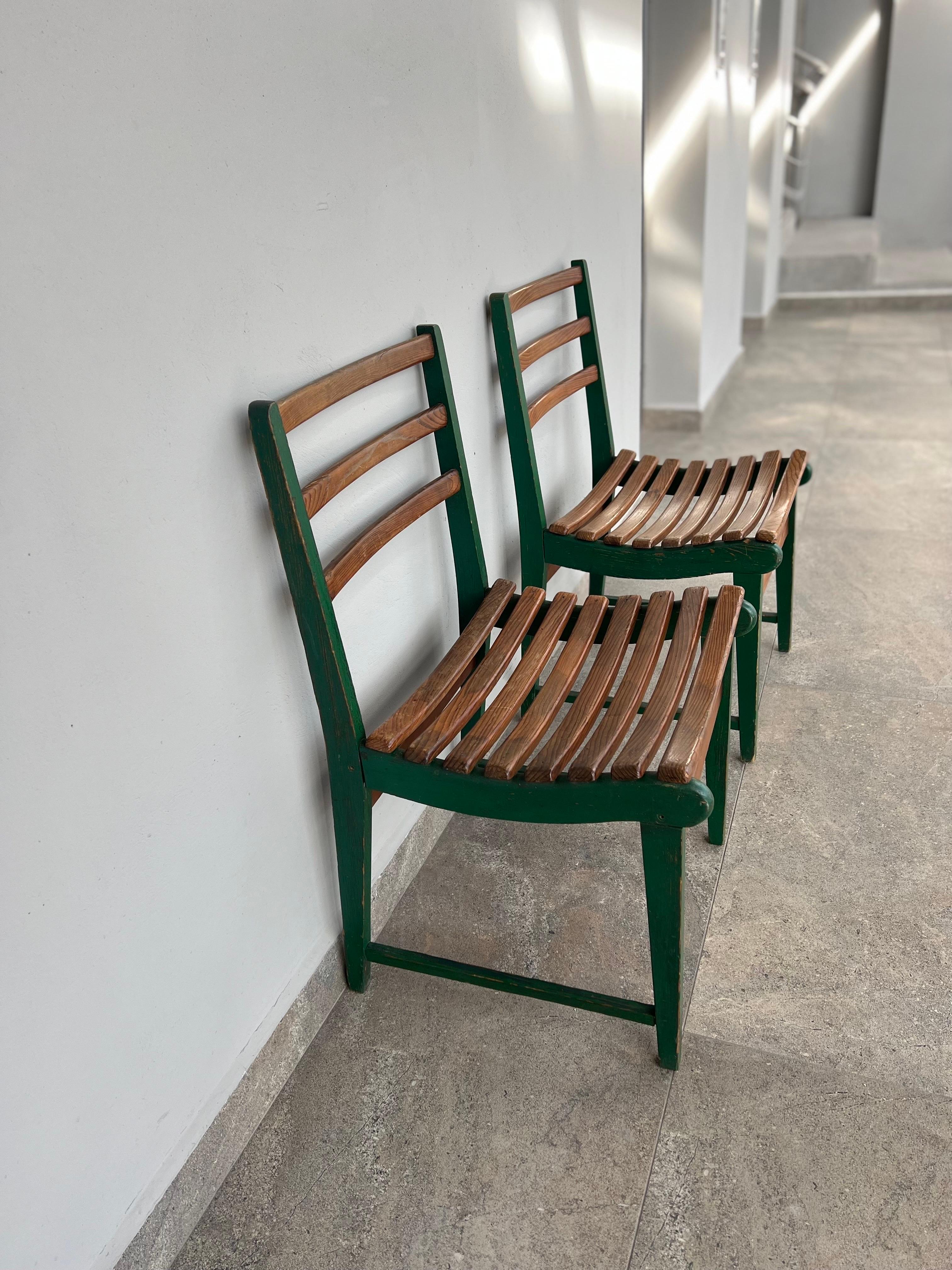 Milieu du XXe siècle Paire de chaises originales Michael van Beuren pour Domus en vente