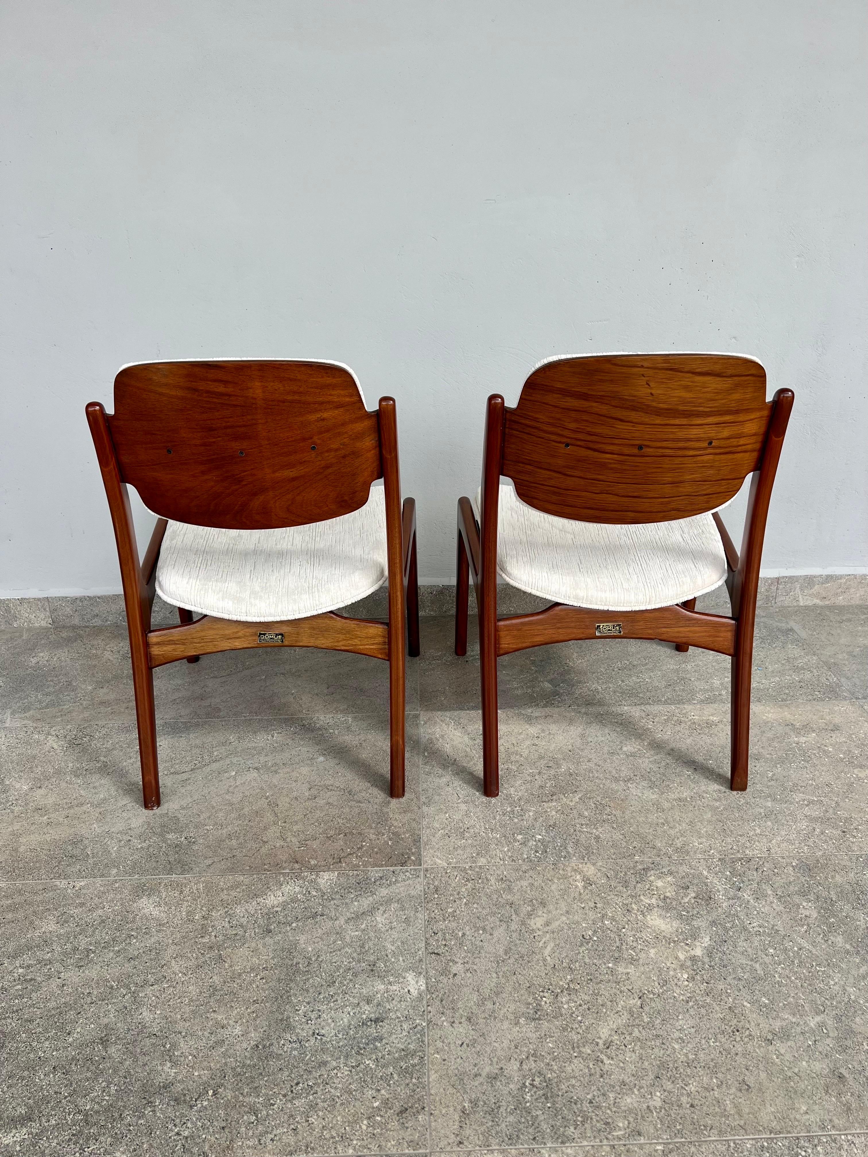 Originales Paar Stühle von Michael van Beuren für Domus (Mexikanisch) im Angebot