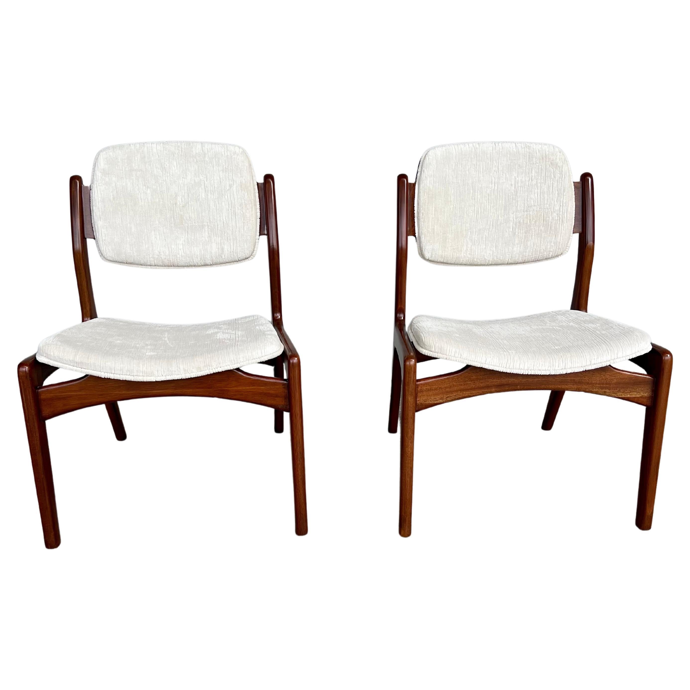 Originales Paar Stühle von Michael van Beuren für Domus im Angebot
