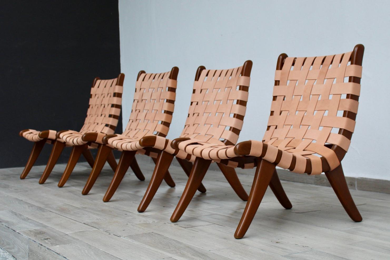 Para tu consideración, estas cuatro joyas, la original Silla de Salón San Miguelito, pueden venderse juntas, por parejas o individualmente. Lo ideal sería todo el conjunto de cuatro para que puedan permanecer juntos como lo han estado durante
