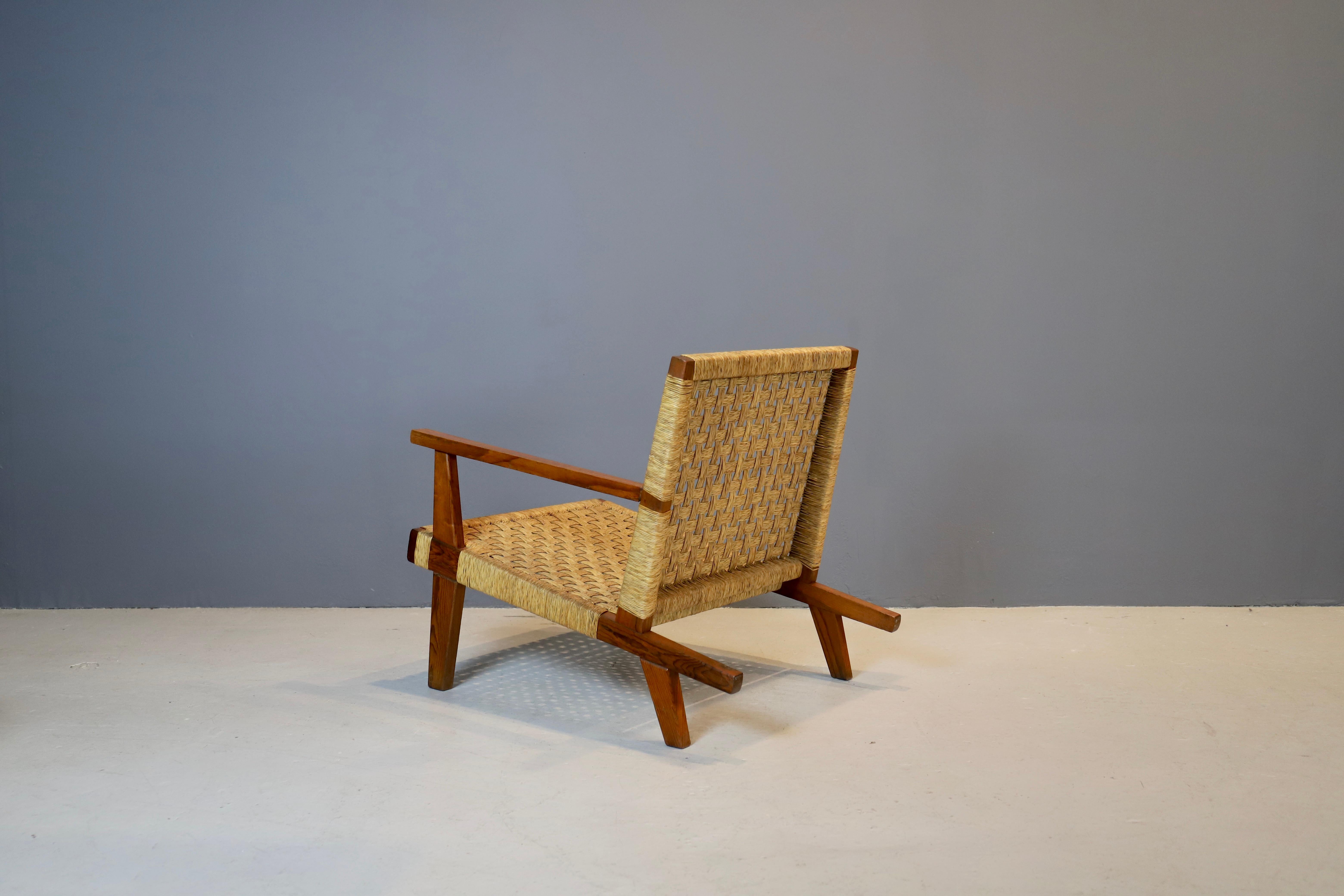 Rare single arm lounge chair by Michael Van Beuren, for Muebles, Mexico,
1940s. Original handwoven rush seat and back on solid oak frame.
Chair has been cleaned and all loose joints re-glued.