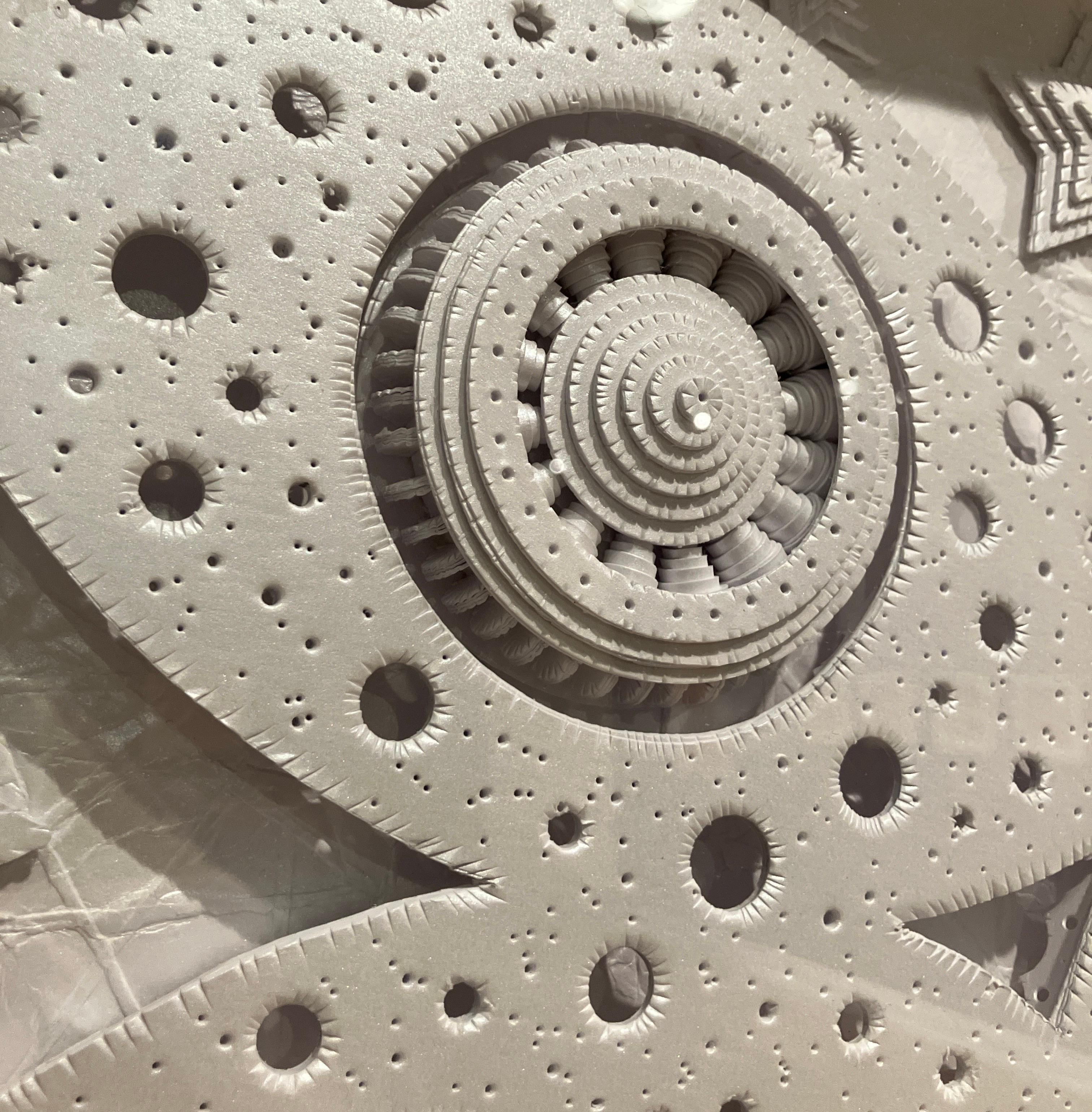 Sculpture en papier métallique 3D construite à la main, encadrée, fixée au mur, perspective en vente 3