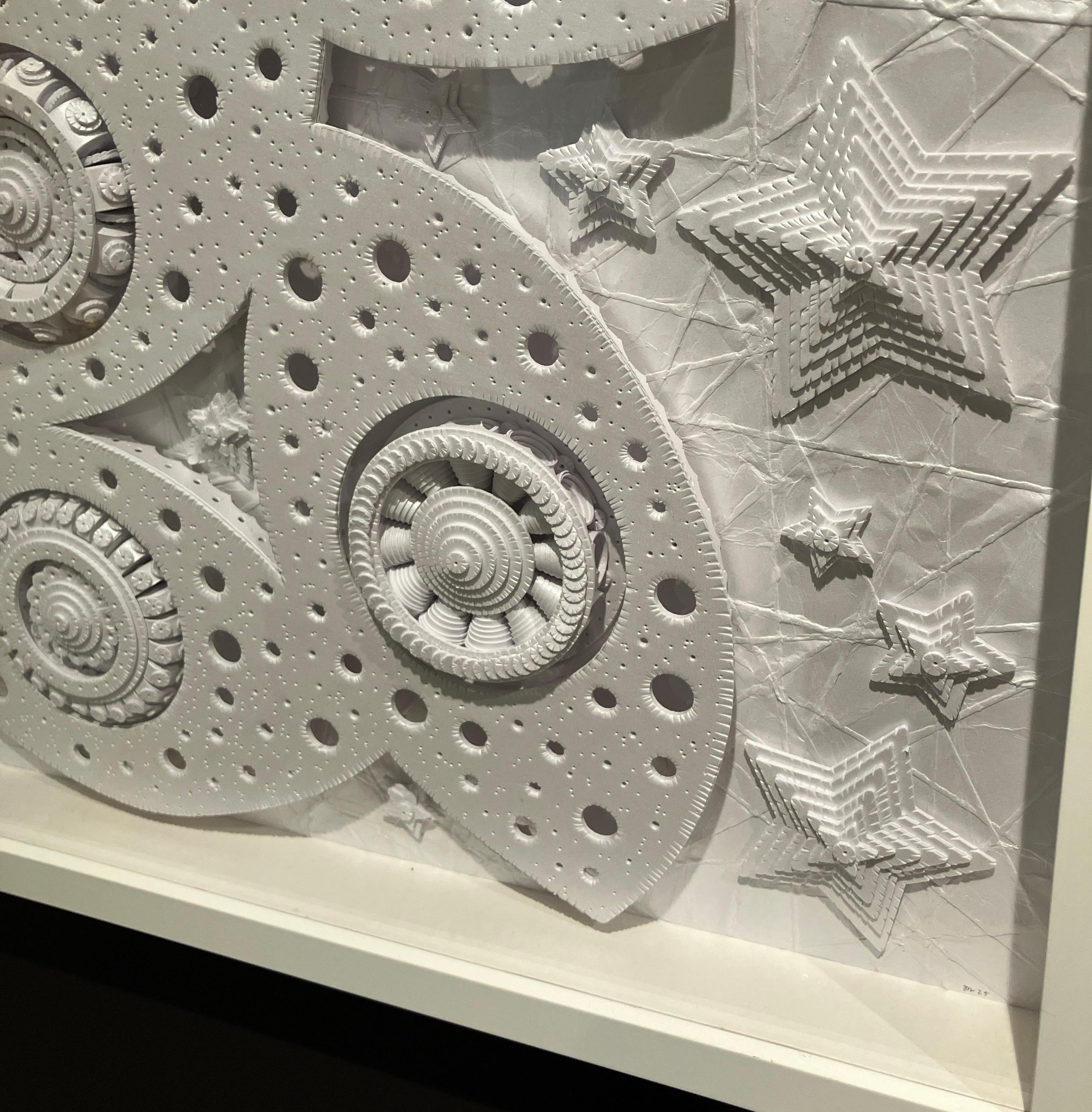 Sculpture en papier métallique 3D construite à la main, encadrée, fixée au mur, perspective en vente 5