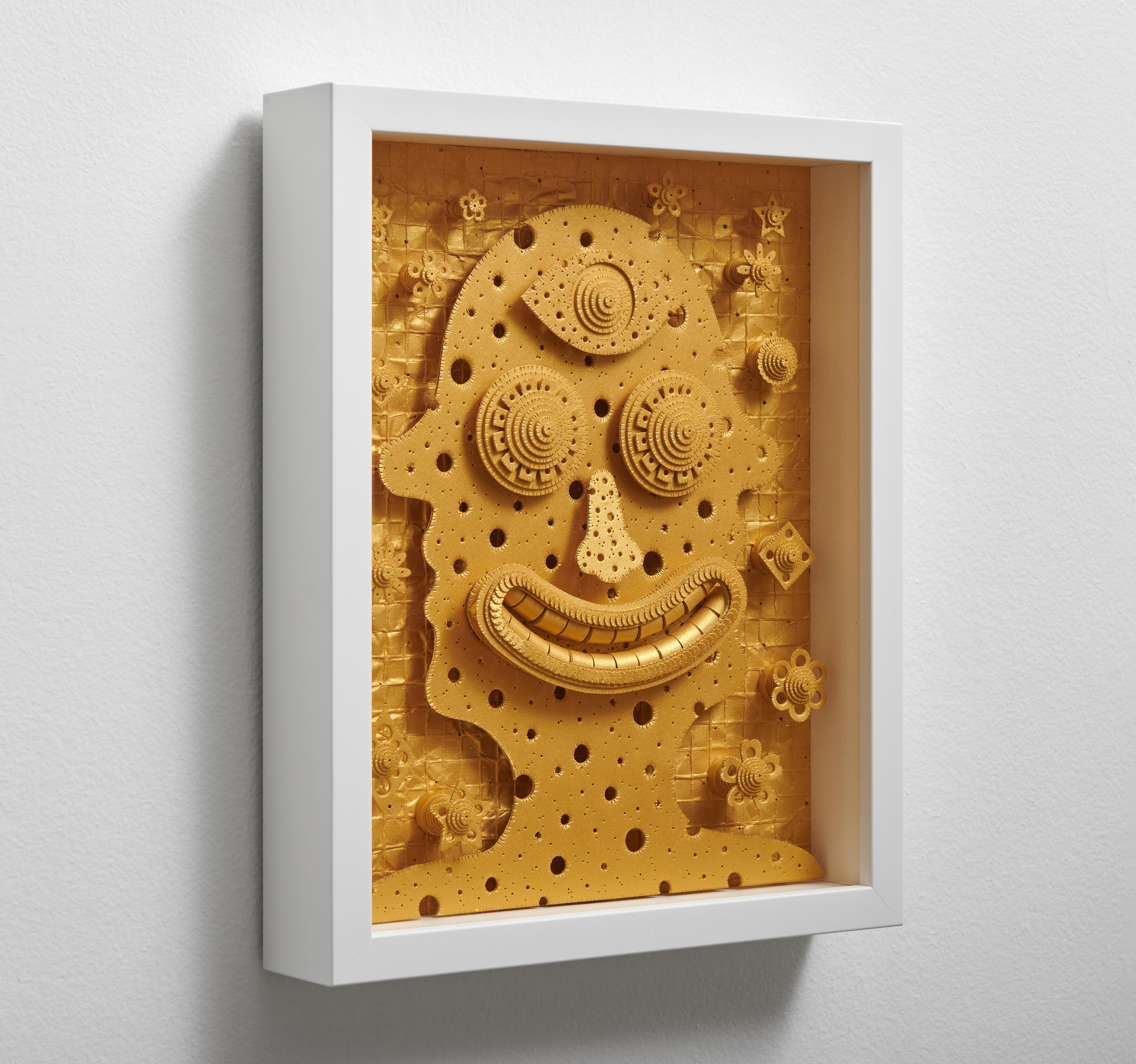 Sculpture 3D en papier métallique construite à la main, encadrée, fixée au mur, couverture en plexi - Gris Abstract Sculpture par Michael Velliquette