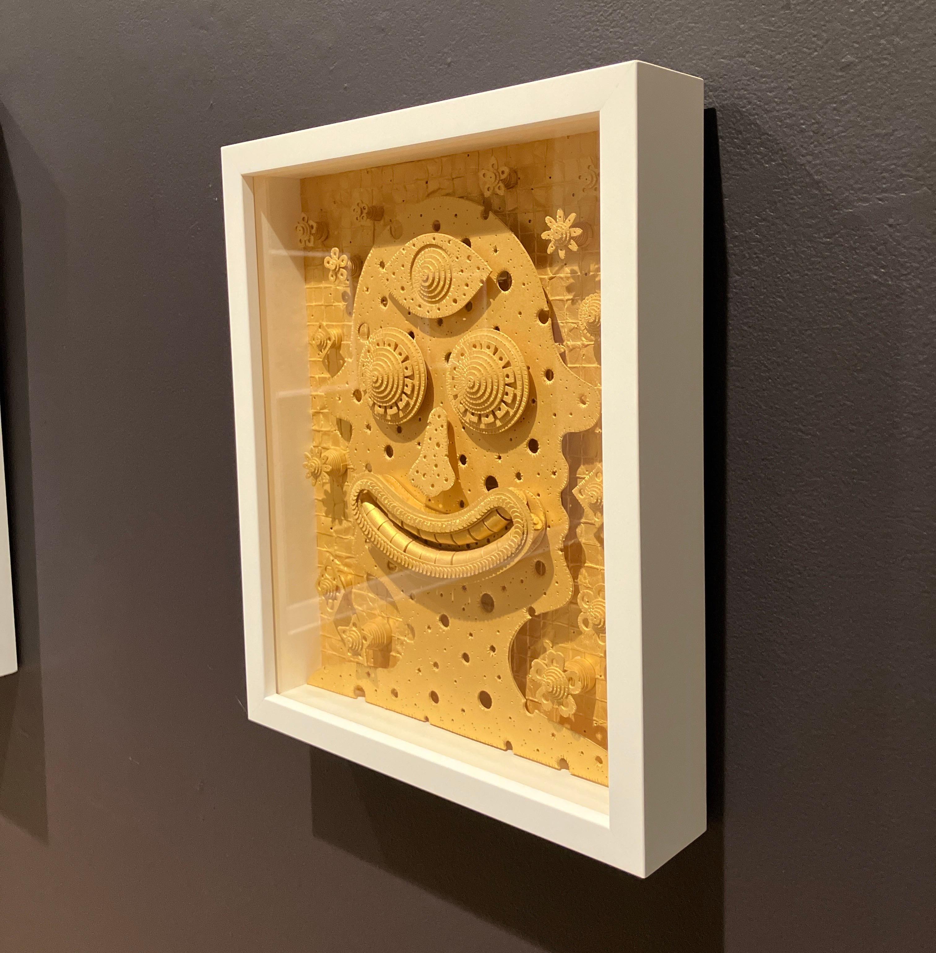 Sculpture 3D en papier métallique construite à la main, encadrée, fixée au mur, couverture en plexi en vente 1