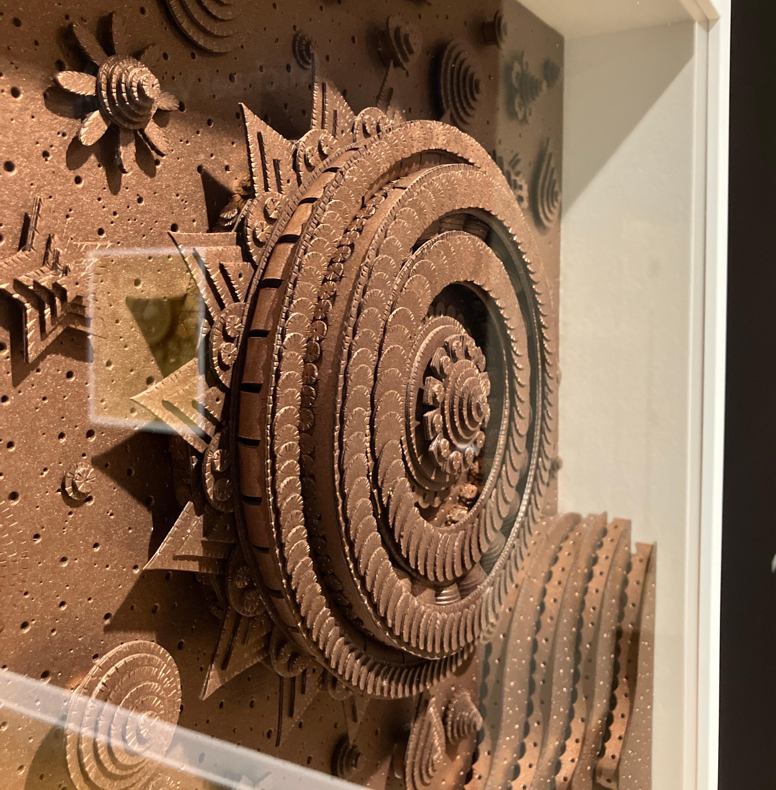 Scultura in carta metallizzata 3D costruita a mano, incorniciata, montata a parete, con copertura in plexi in vendita 2