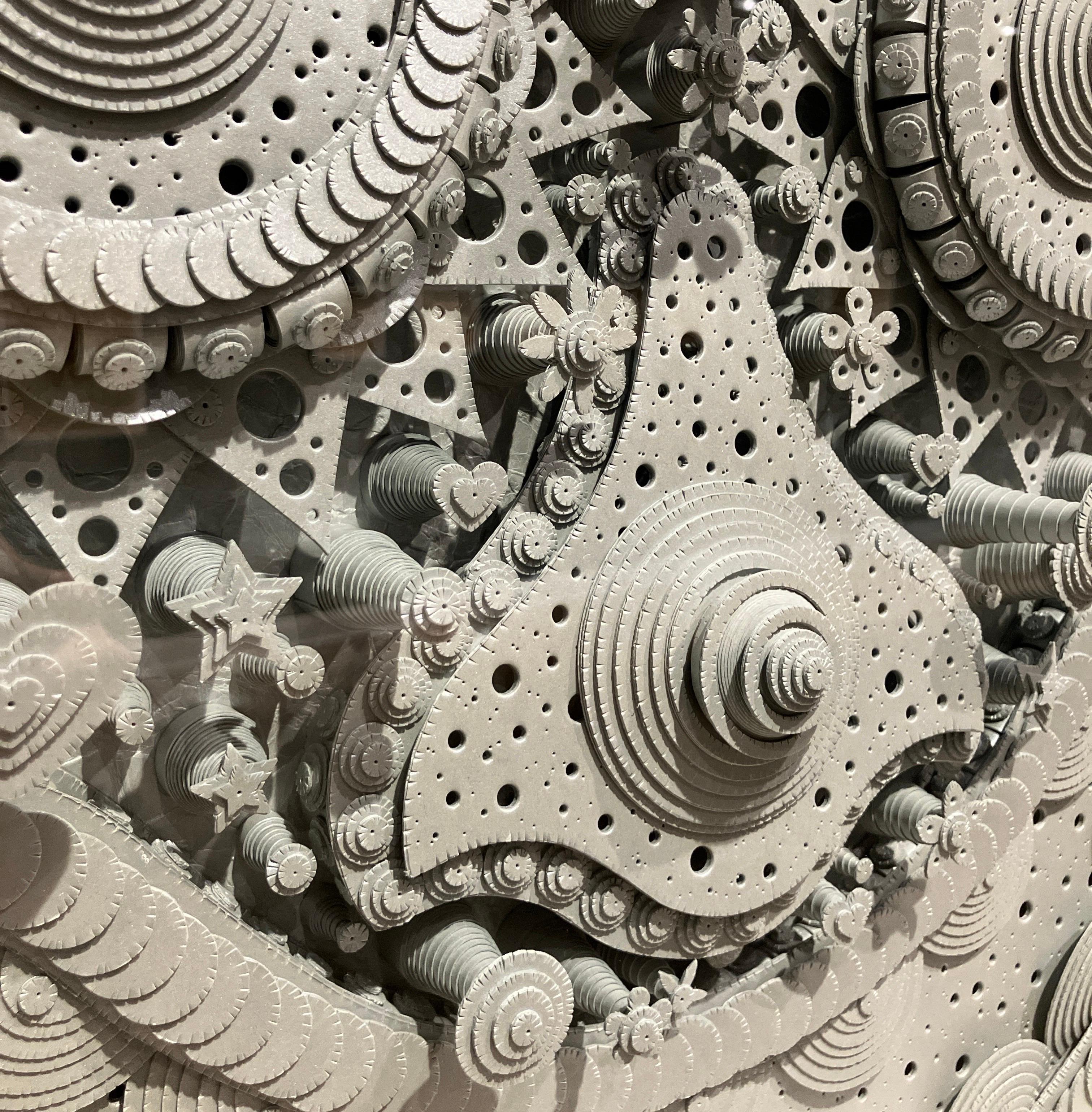 Sculpture 3D en papier métallique construite à la main, encadrée, fixée au mur, couverture en plexi en vente 3