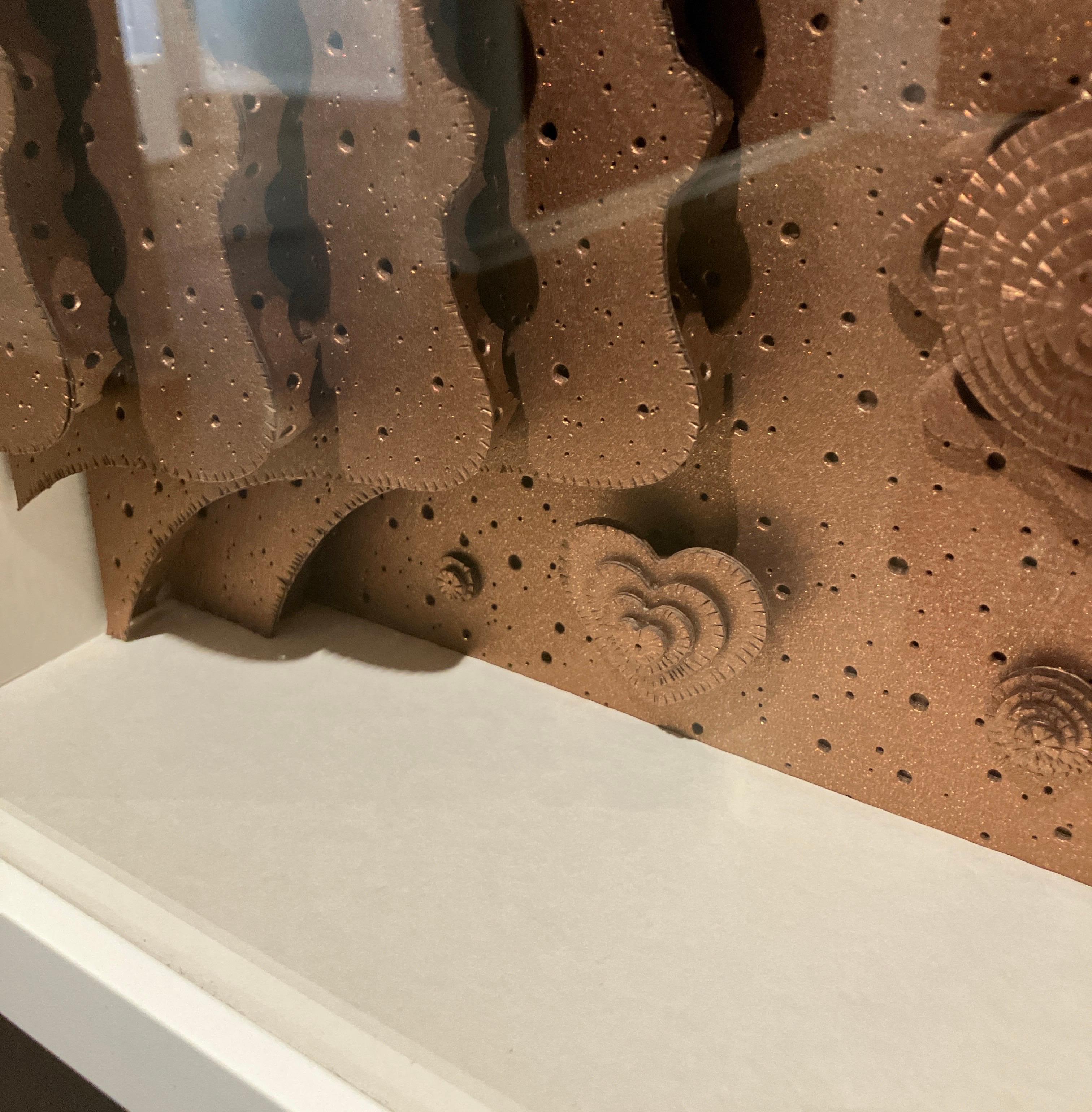 Scultura in carta metallizzata 3D costruita a mano, incorniciata, montata a parete, con copertura in plexi in vendita 4