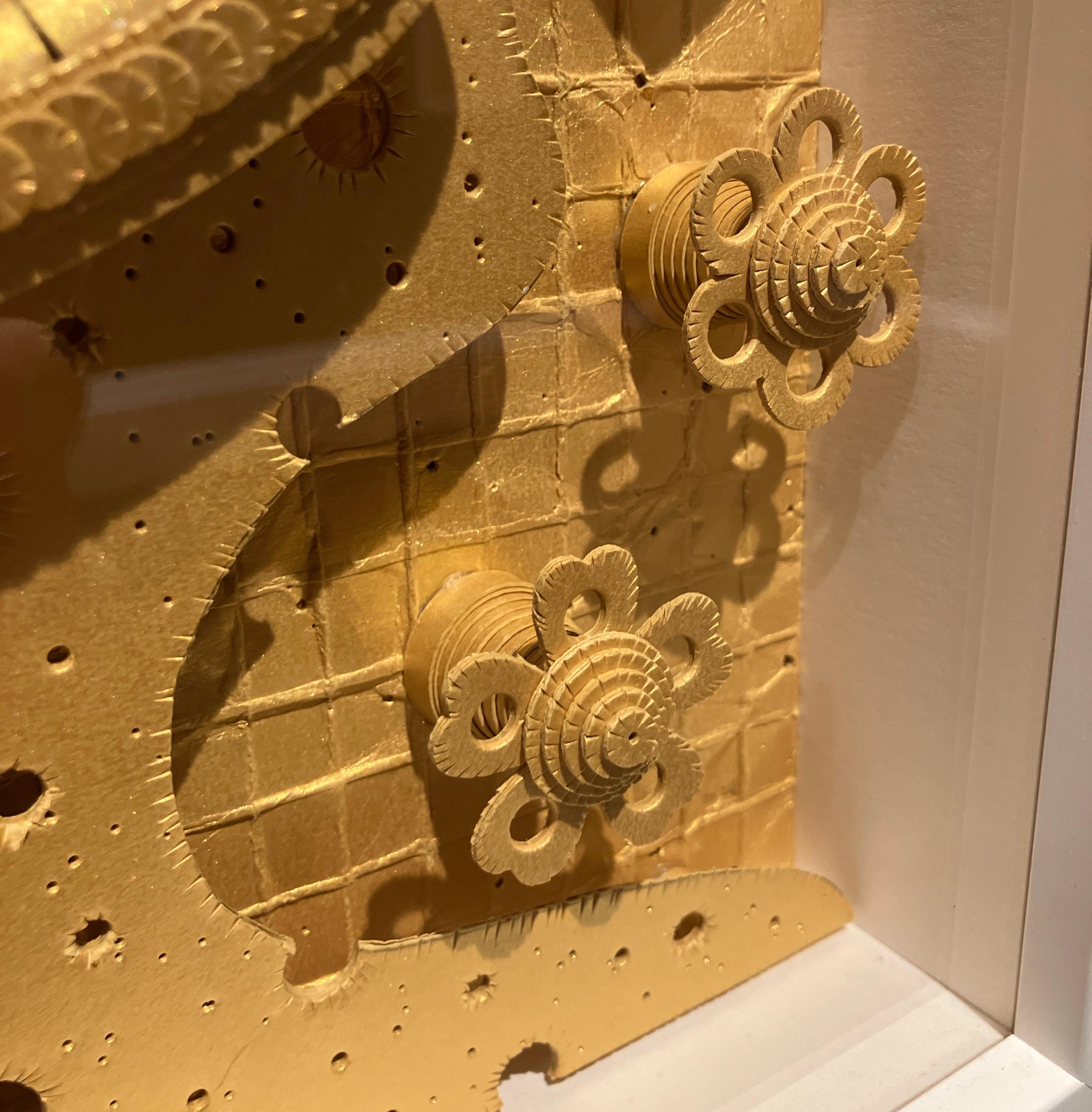 Sculpture 3D en papier métallique construite à la main, encadrée, fixée au mur, couverture en plexi en vente 5