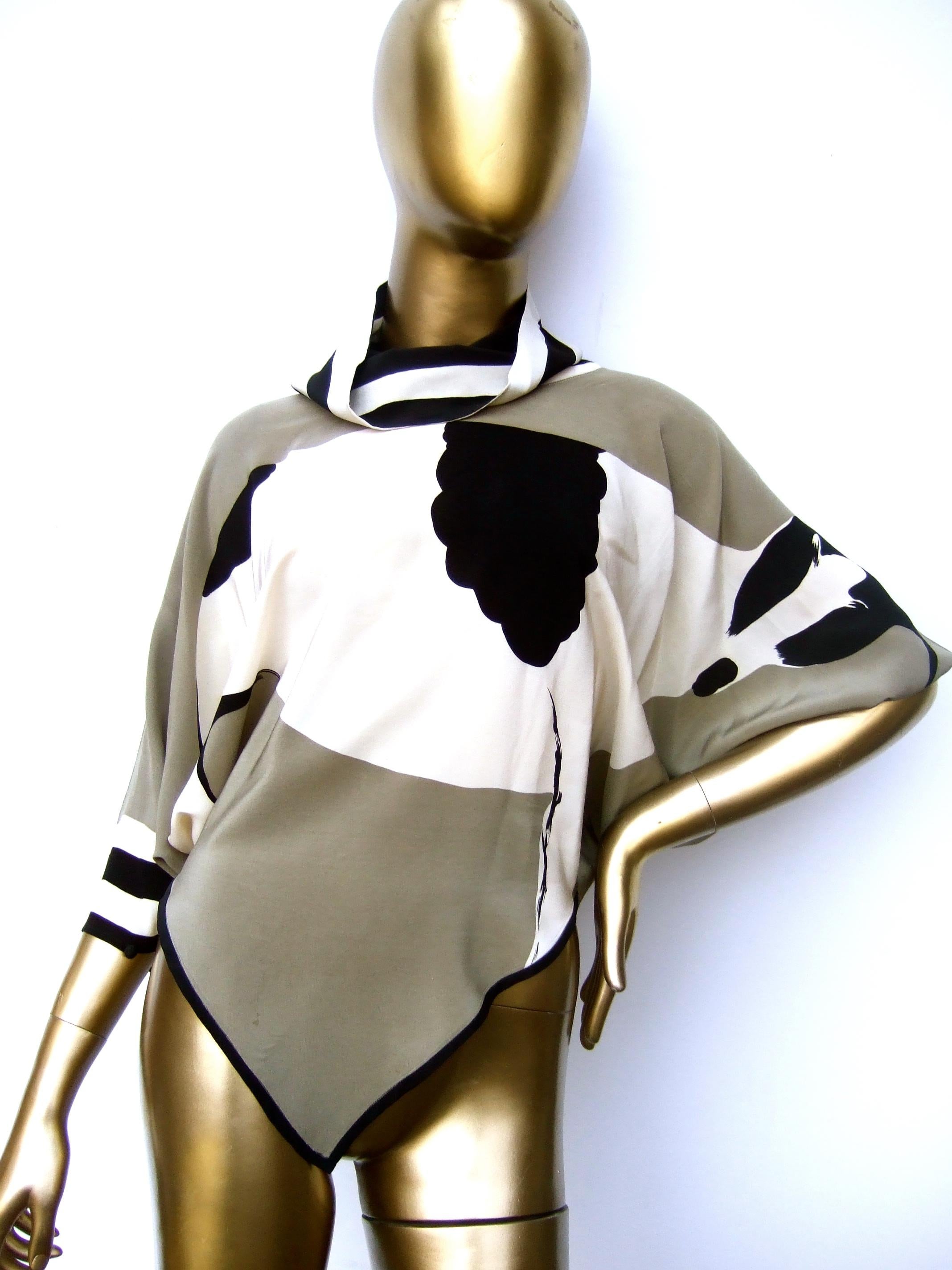Michael Vollbrach Silk Screen Artisan Print Borzoi Batwing Tunic Blouse c 1980s  In Good Condition For Sale In University City, MO