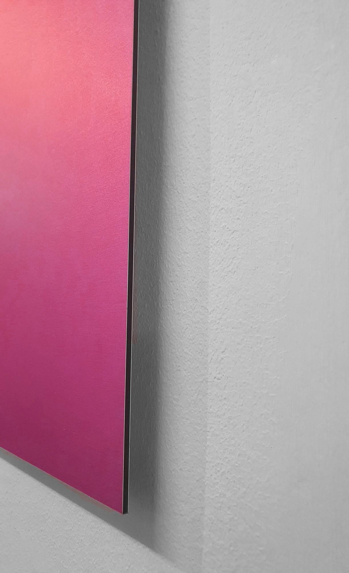 Cabaña del Socorrista de Venice Beach, Obra de Arte Paisaje Vibrante, Impresión Contemporánea de la Playa - Figurative Print Púrpura de Michael Wallner