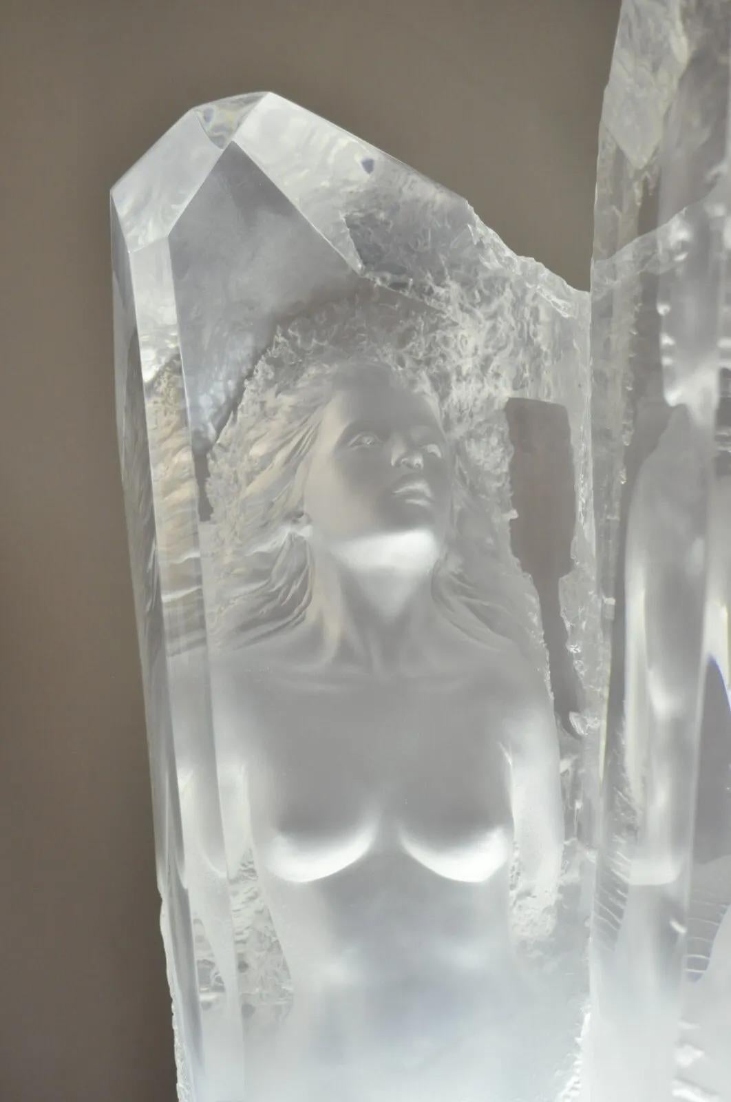Sculpture en acrylique signée Michael Wilkinson « Crystal Vision » 1999 sur piédestal Bon état - En vente à Philadelphia, PA