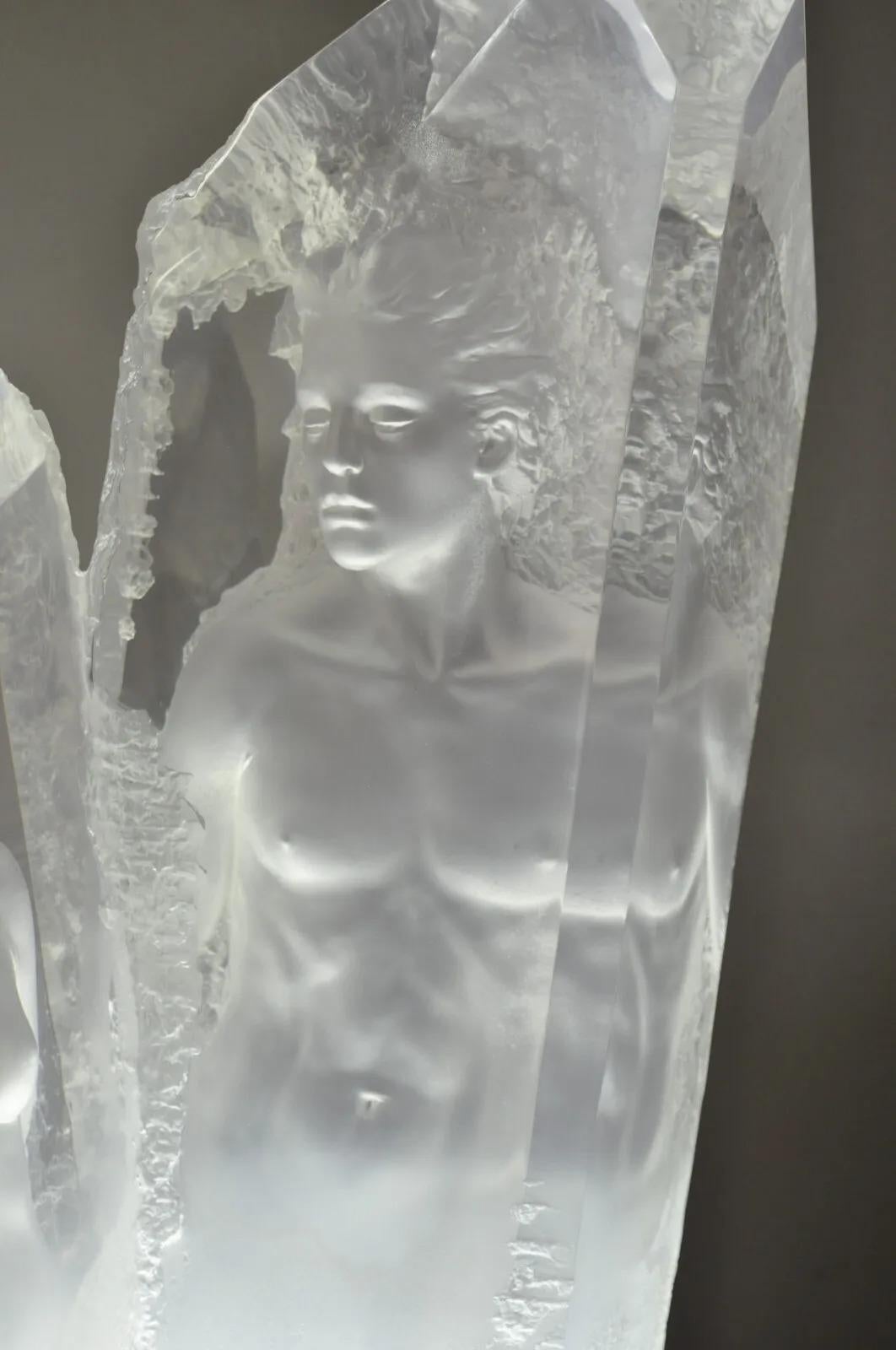 Fin du 20e siècle Sculpture en acrylique signée Michael Wilkinson « Crystal Vision » 1999 sur piédestal en vente