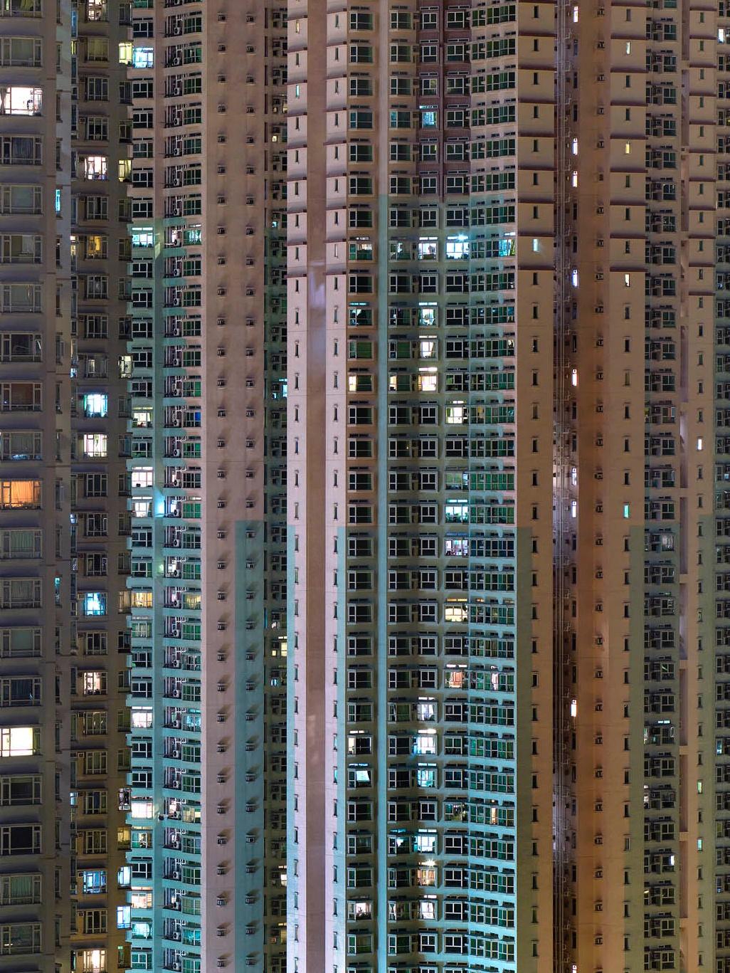 Night #22 Michael Wolf, Stadt, Rooftops, Wolkenkratzer, Architektur, Asien, Kunst im Angebot 1
