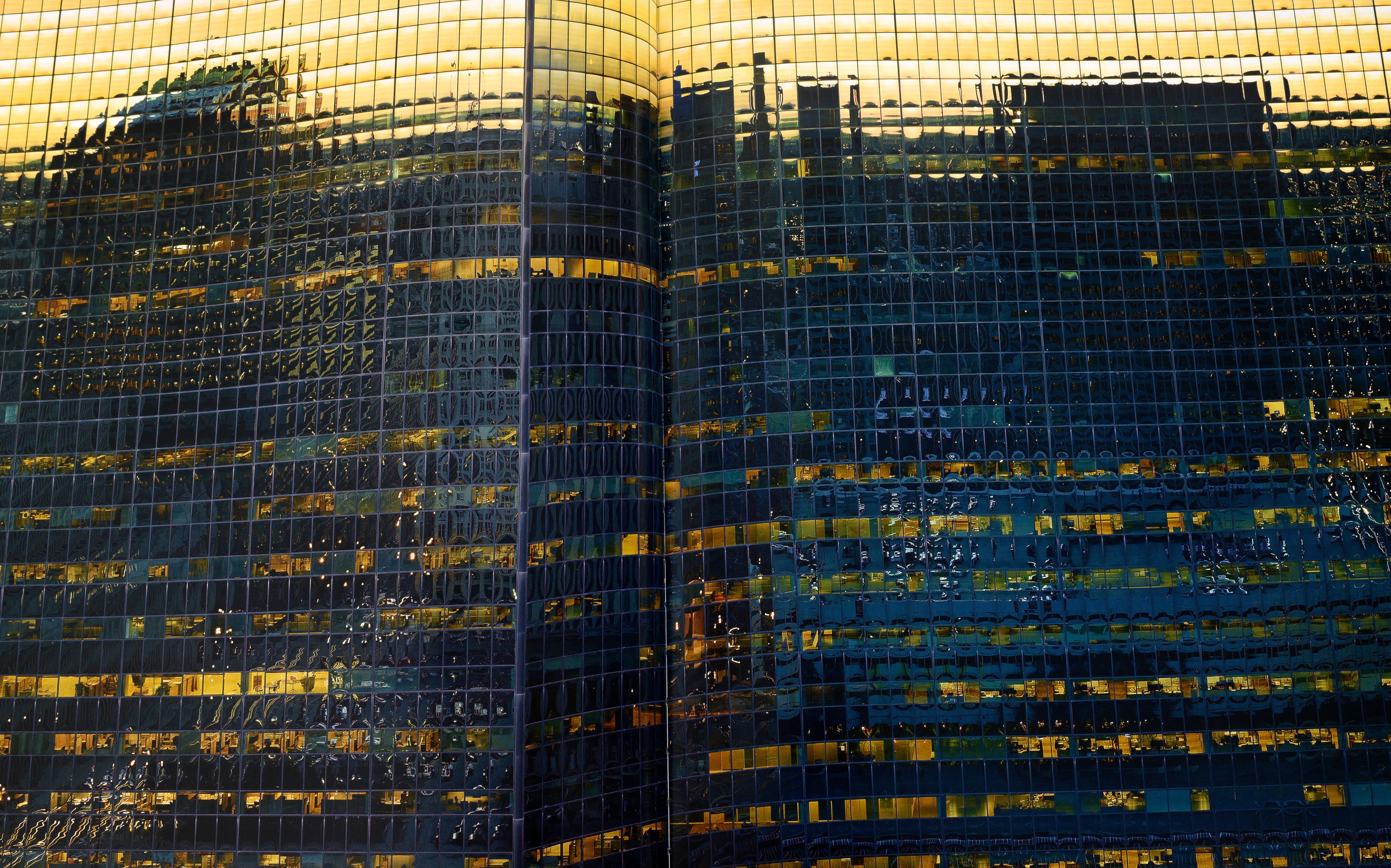 XXIe siècle et contemporain Michael Wolf The Transparent City de Geoff Manaugh et Natasha Egan, 1ère édition en vente