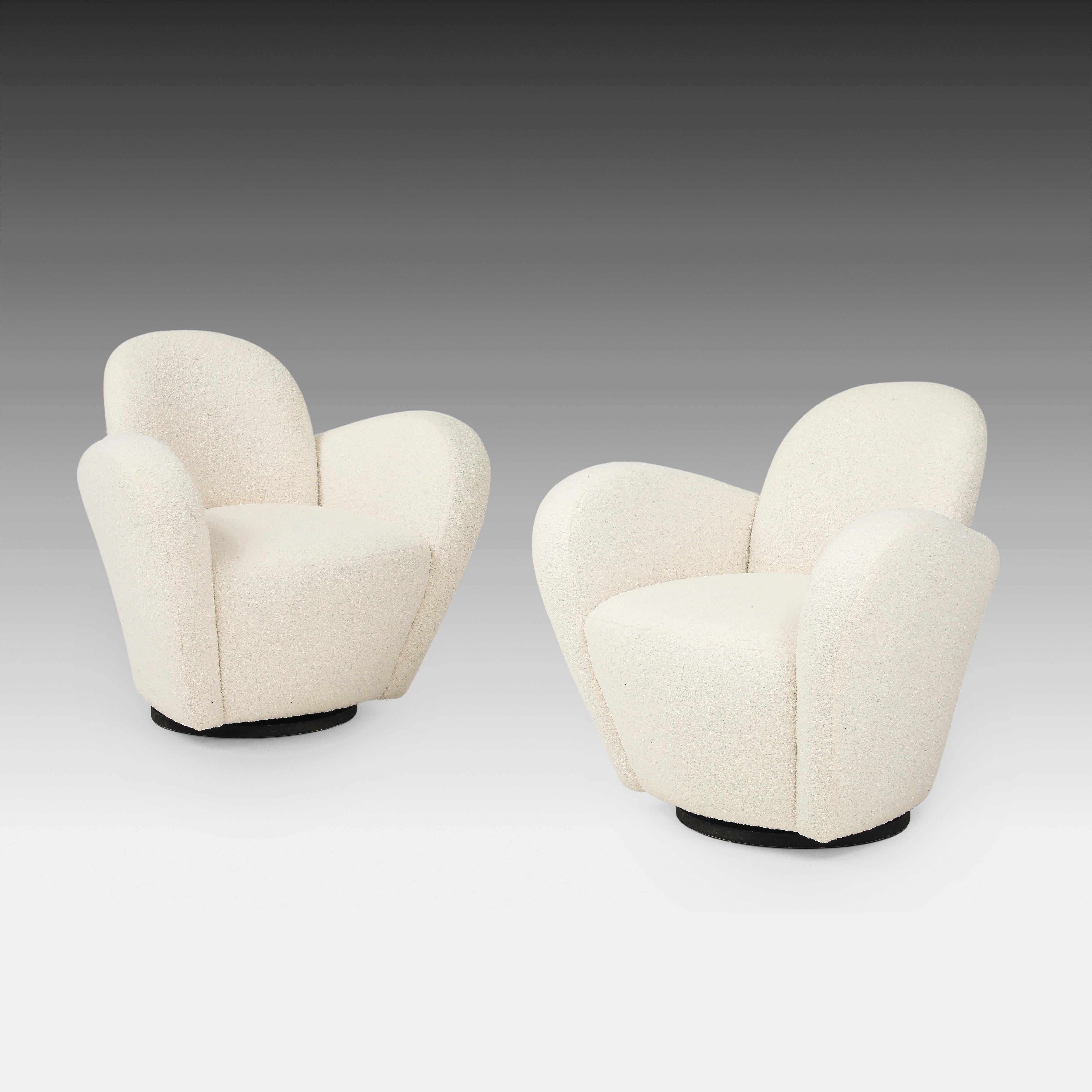Mid-Century moderno Michael Wolk per Directional Coppia di sedie girevoli in bouclé avorio anni '70 in vendita