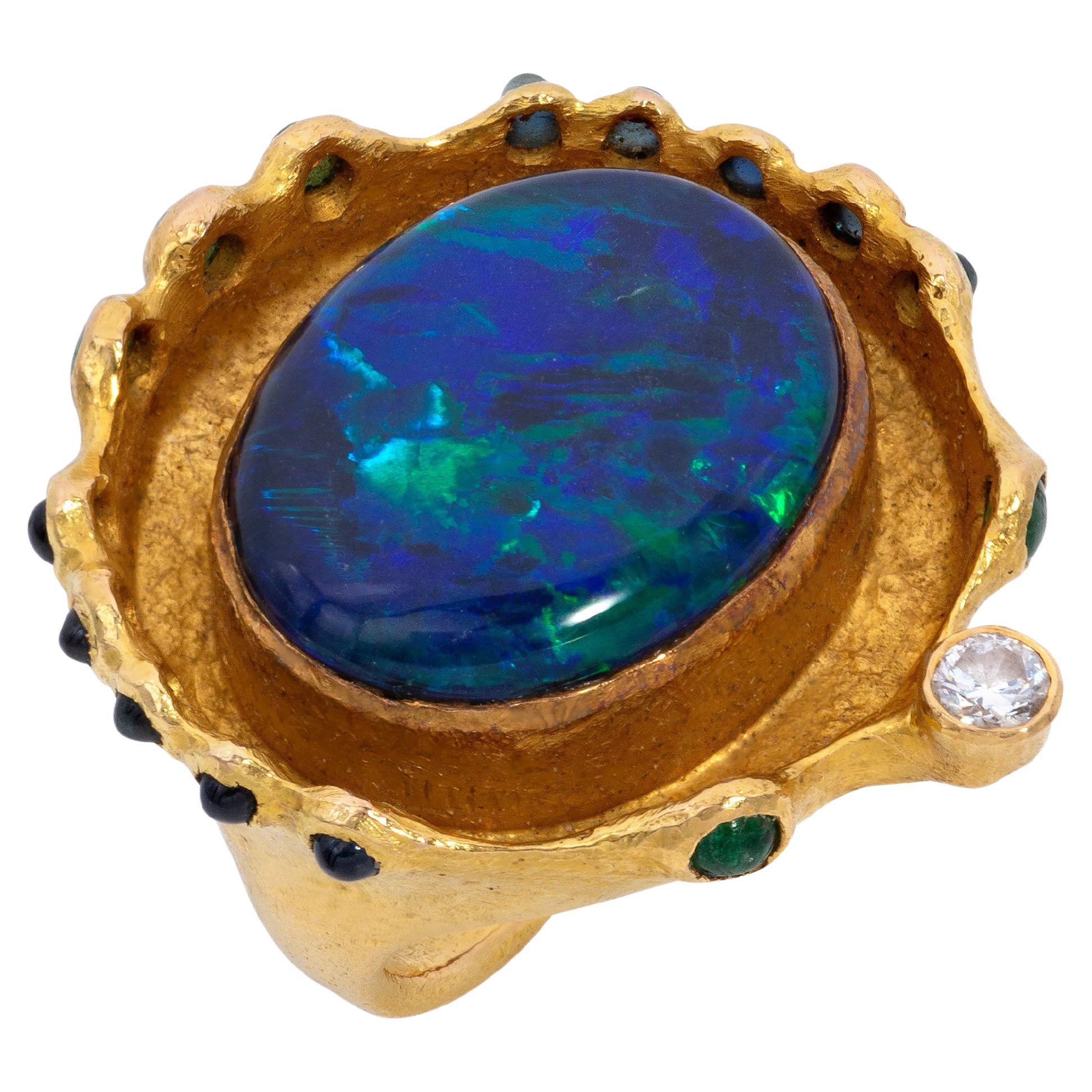 Michael Zobel Bague en opale, diamant, émeraude et saphir et or 18 carats, 1975