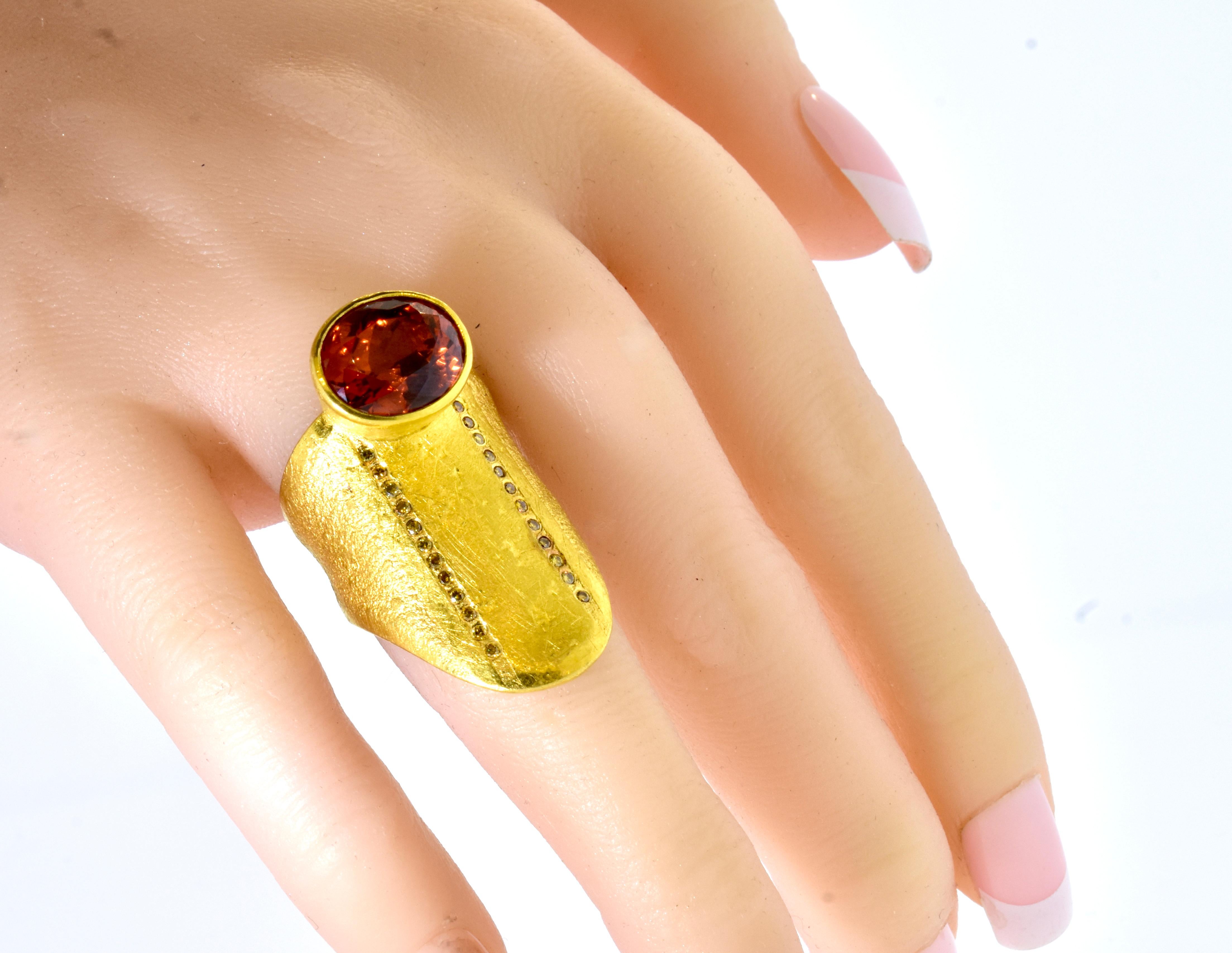 Anello Michael Zobel con granato spessartite, 10,19 carati e diamanti colorati 18 carati,  2002 in vendita 12