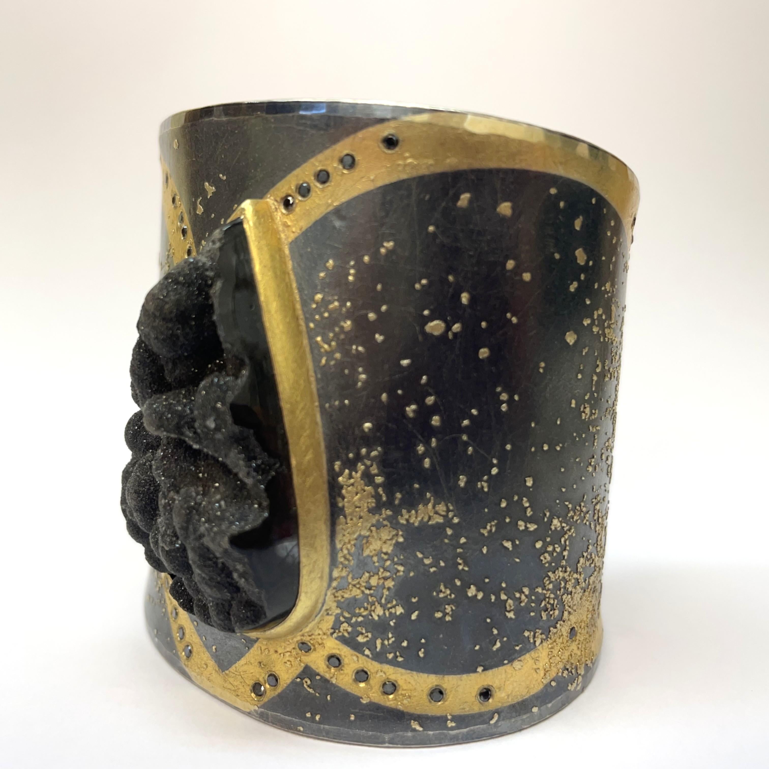 Zobel Unique Oxidised Silver & 24K Gold Cuff with Psilomelane and Black Diamonds

Signed: Zobel  
Hallmarked  
Ref: 293 313 PS

Striking and sculptural, this 61mm wide cuff by Atelier Zobel is a bold example of contemporary fine jewelry. Crafted in