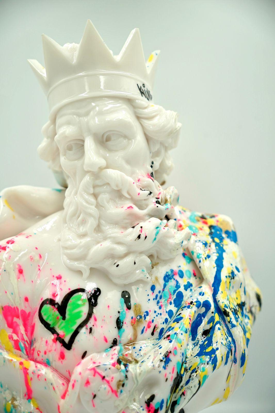 Michail, born in Greece in 1992, has developed different techniques over the years. He works mainly with alabaster sculptures, sprays and markers, creating colorful works of art full of contrasts - not only visually, but also in their meaning.