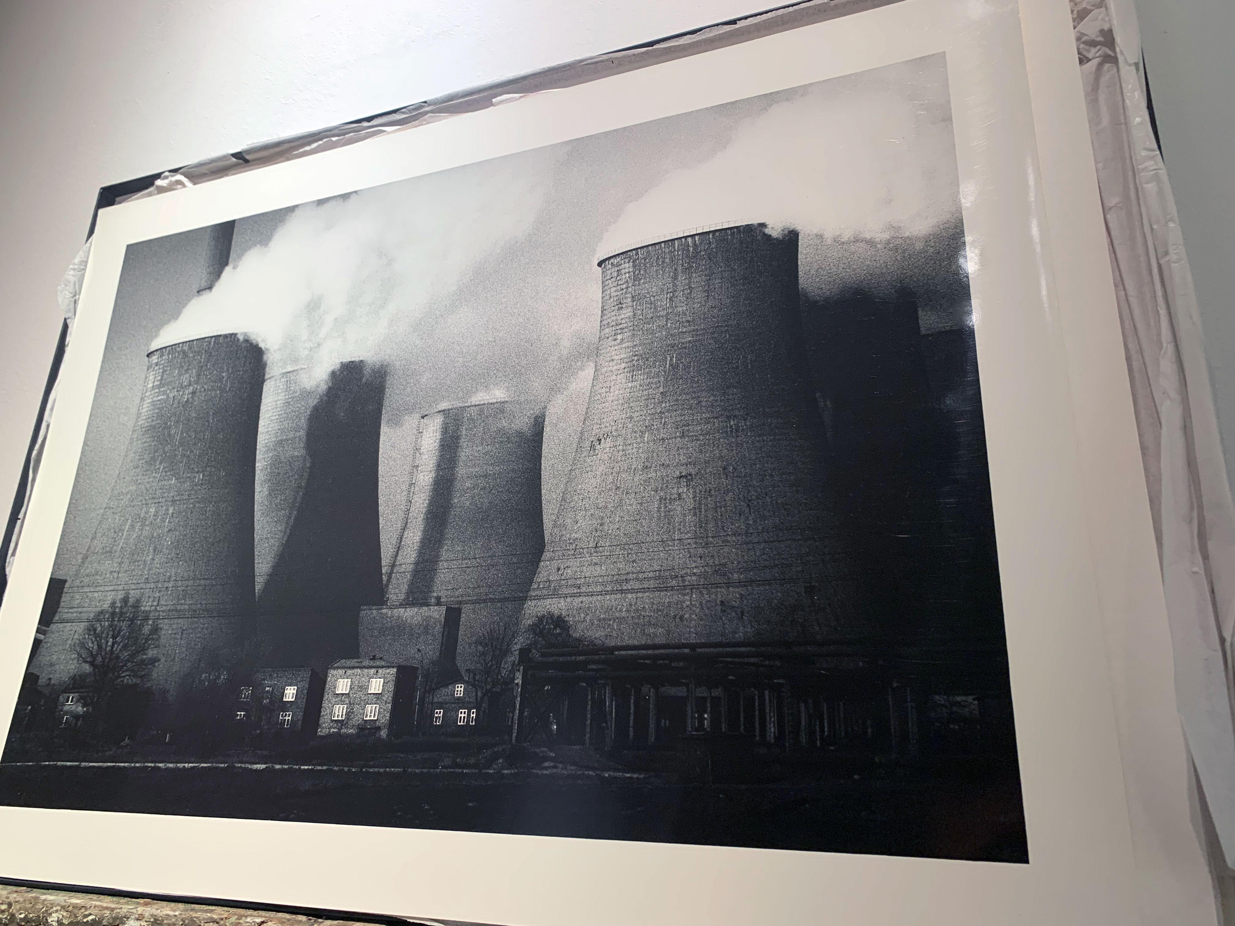 Das Kraftwerk Lagisza, Industrielandschaft - Silbergelatineabzug im Angebot 3