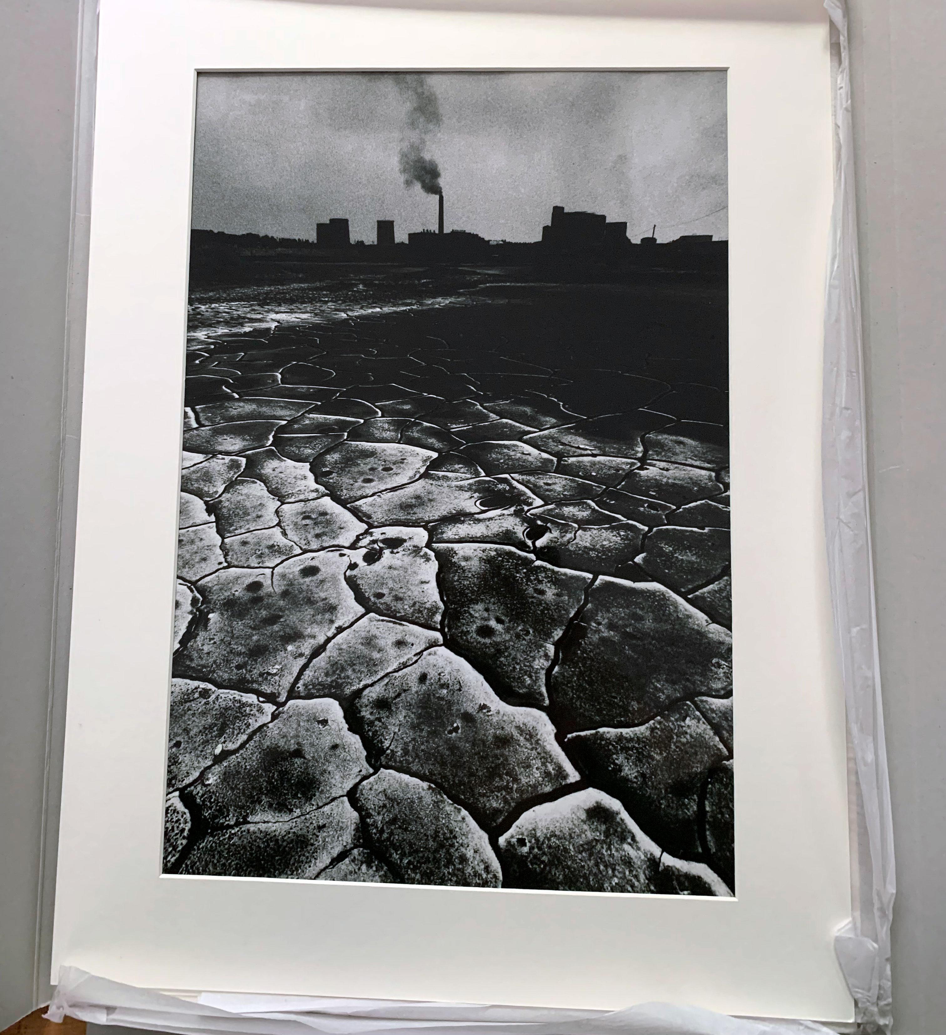 Die Landschaft um die Marcel-Mine, Radlin - Industriell - Seltener Vintage-Druck – Photograph von Michal Cala