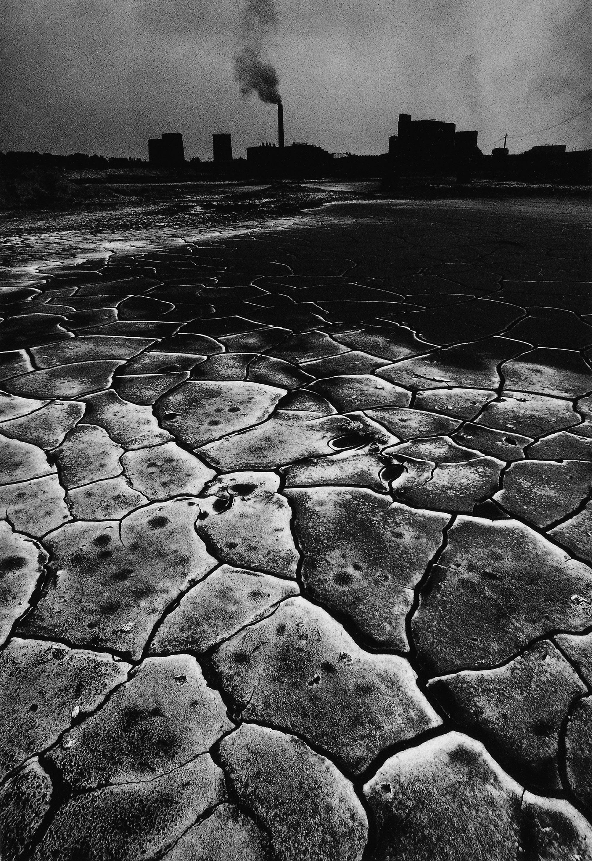 Michal Cala Black and White Photograph – Die Landschaft um die Marcel-Mine, Radlin - Industriell - Seltener Vintage-Druck