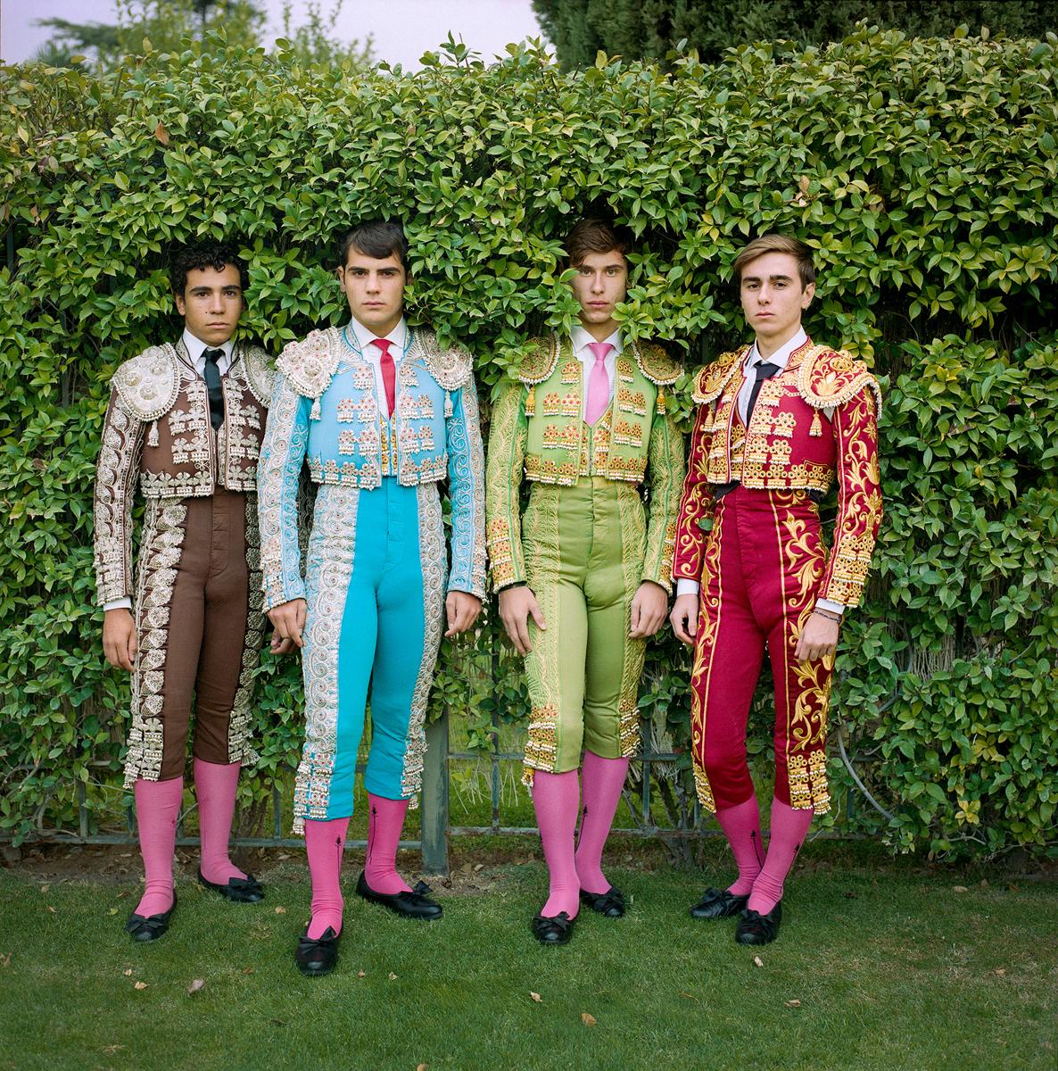 Color Photograph di Michal Chelbin - Giovani Matador nella boscaglia