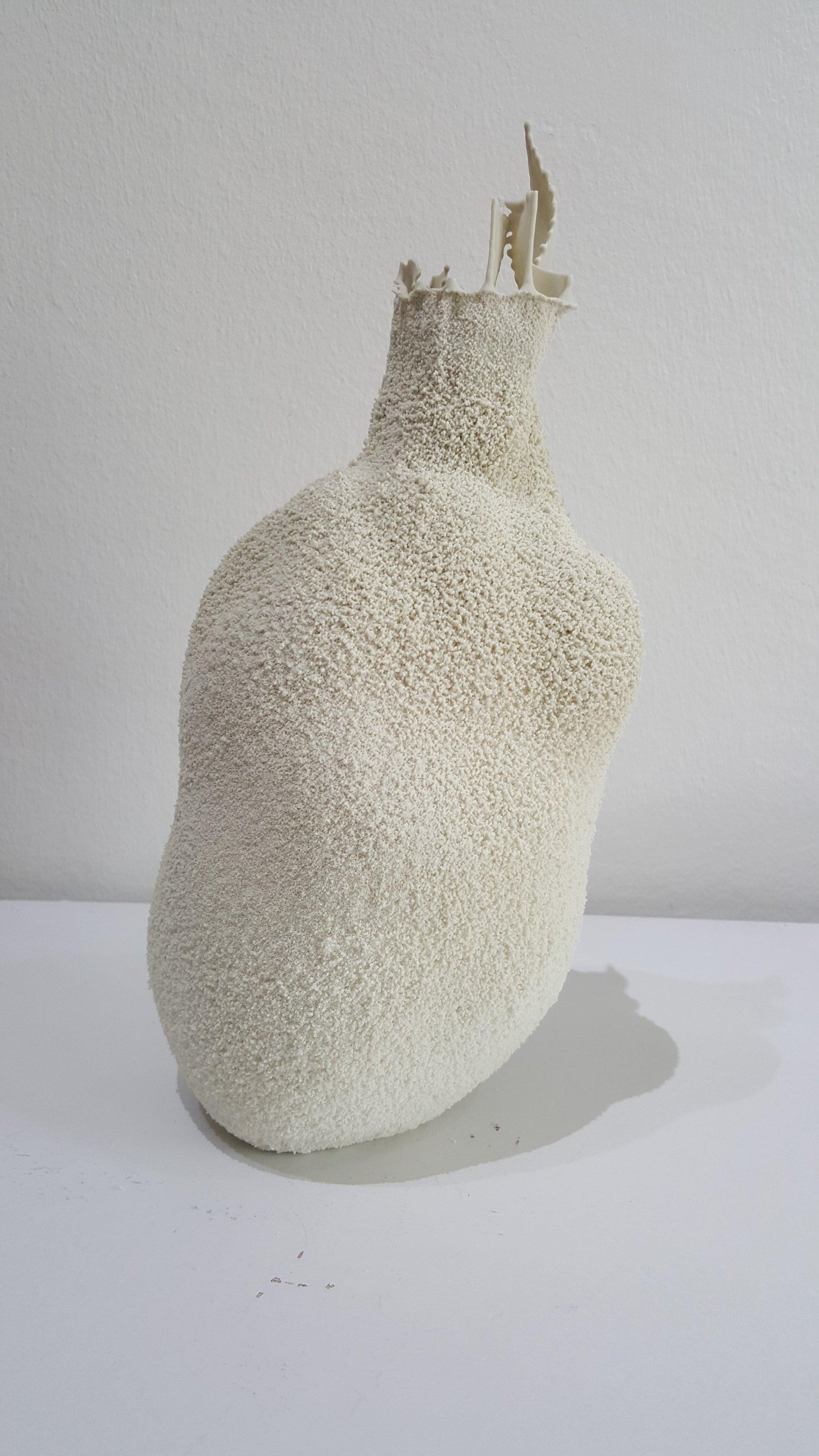 White 18 - Porcelain, Ceramics, Nature theme, Free Form - Sculpture by Michal Fargo