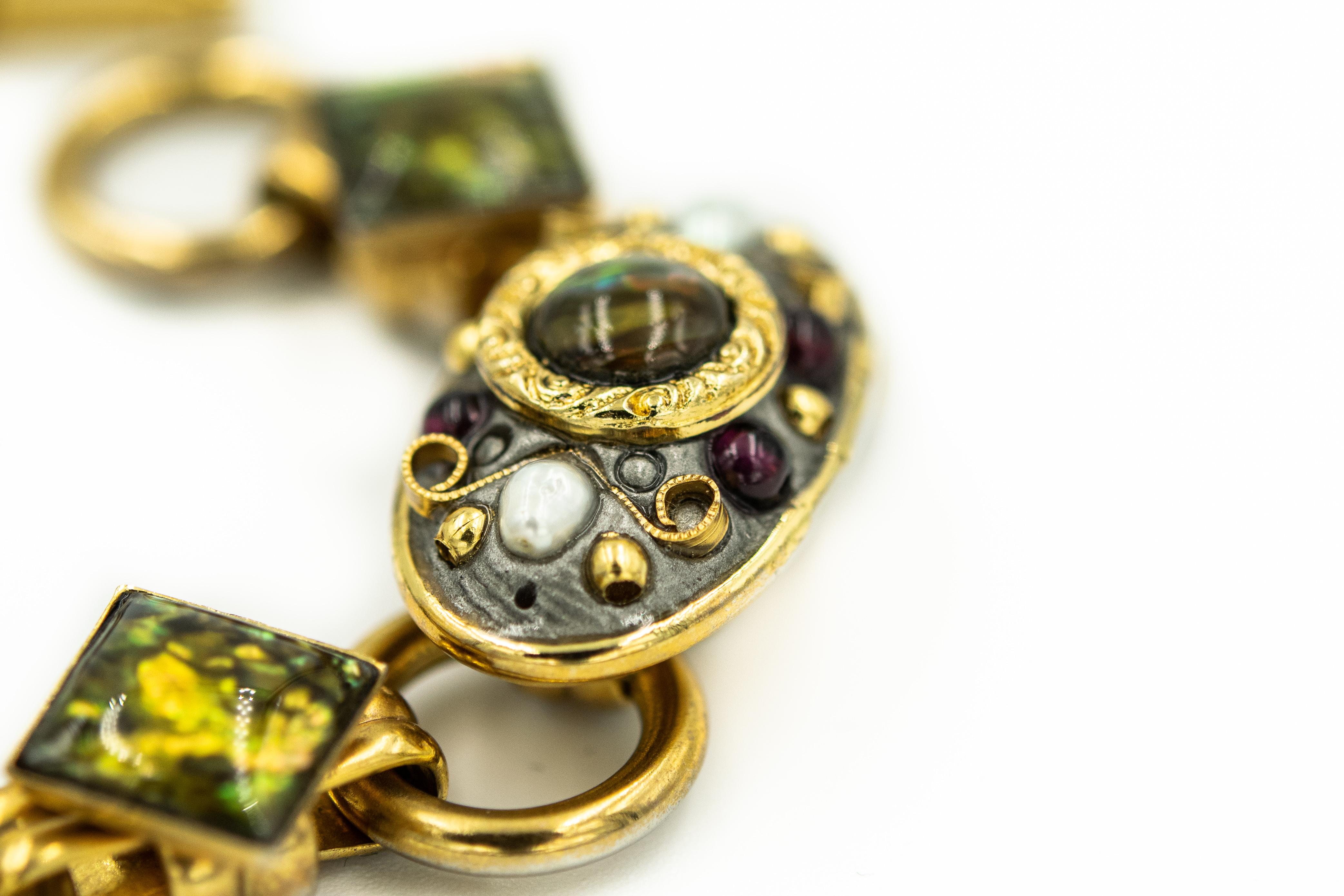Taille ronde Michal Golan Broche et bracelet plaqué or avec pierres précieuses en vente