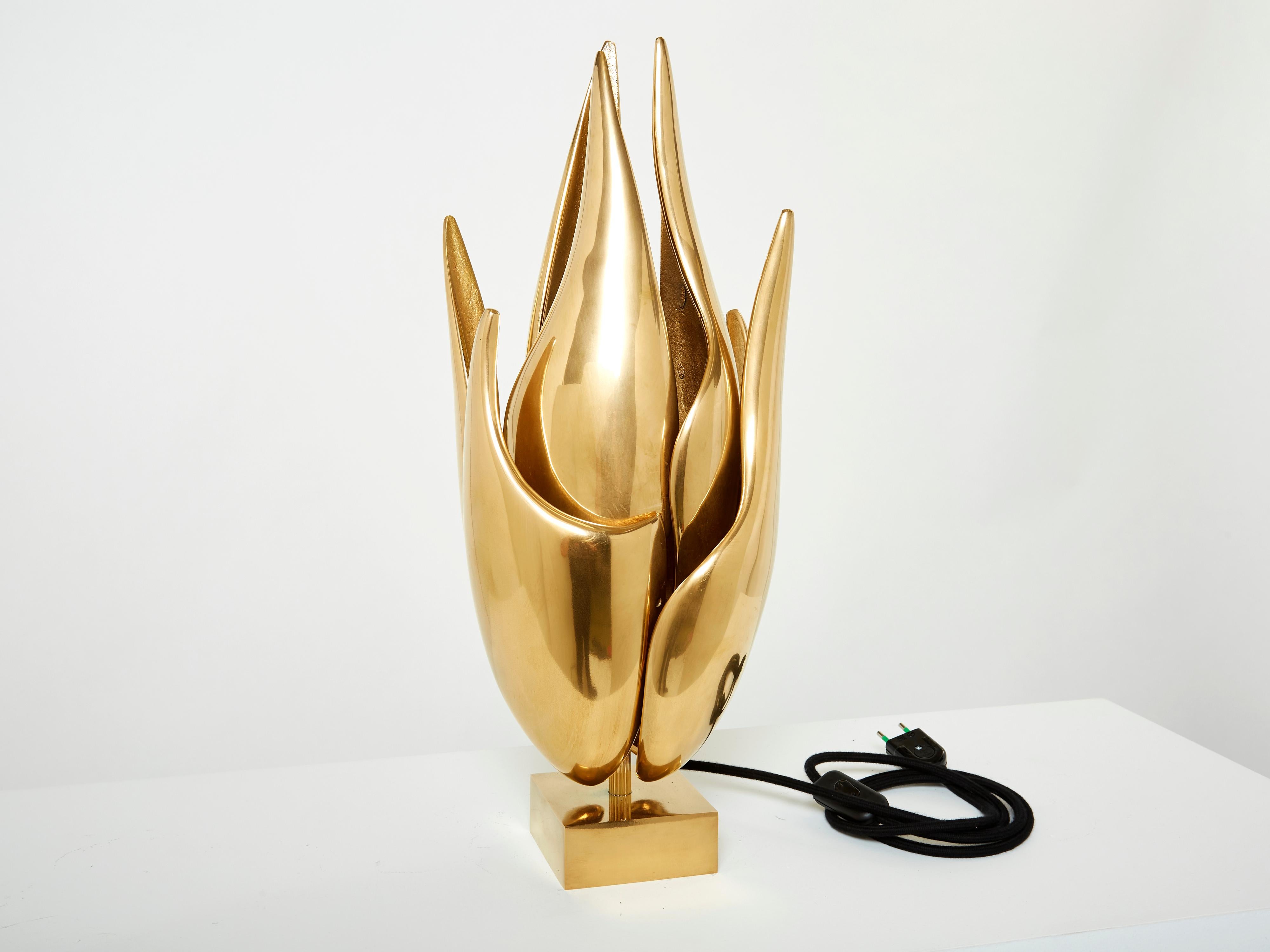 This beautiful table lamp produced by Atelier Michel Armand in the 1970s has the visual impact of a modernist sculpture. This rare model, named Flamme, is made of solid bronze fully gilded, and shaped as a moving flame. The result is the impression