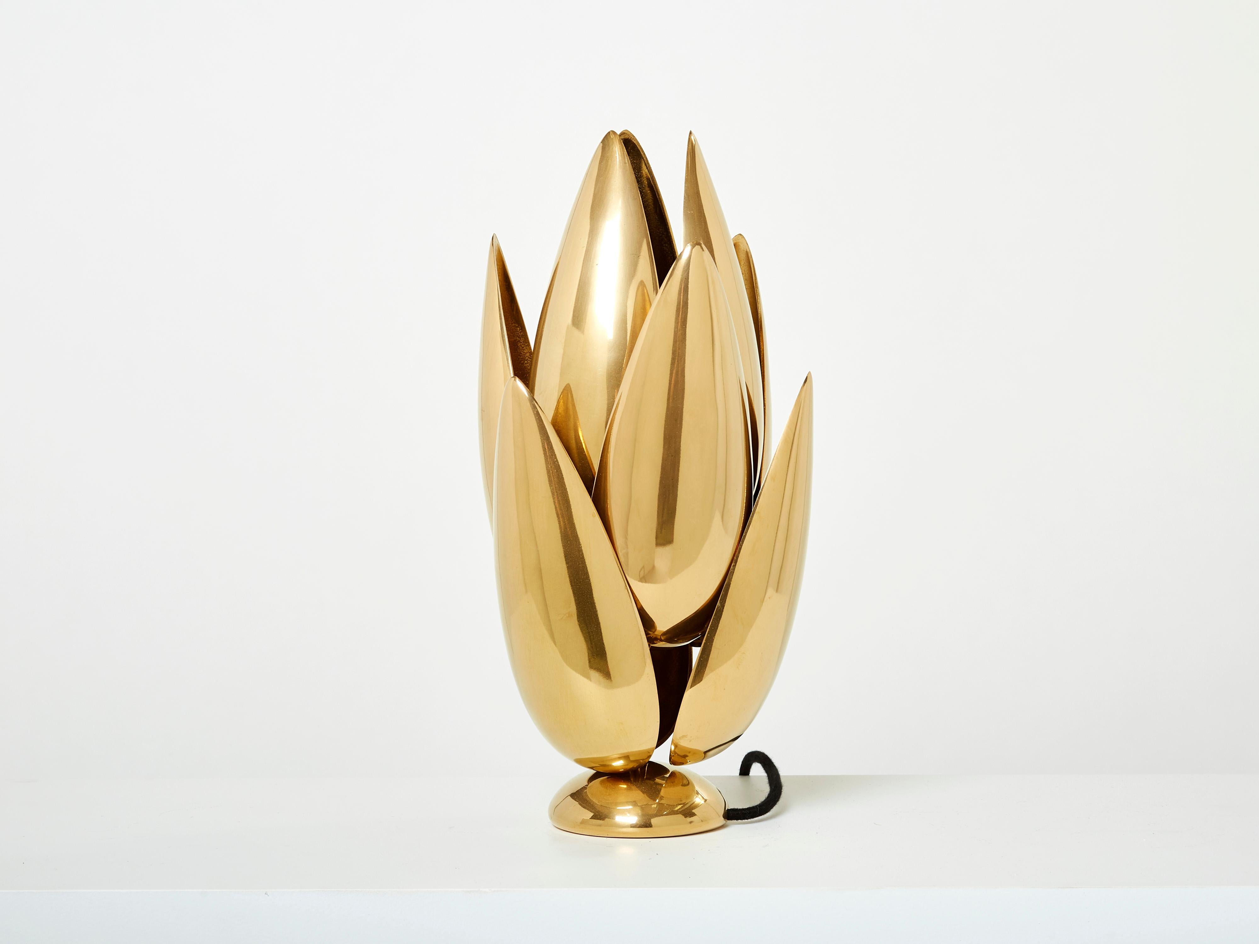 This beautiful table lamp produced by Atelier Michel Armand in the 1970s has the visual impact of a modernist sculpture. This rare model, named Lotus, is made of solid bronze fully gilded, and shaped as a lotus flower. The result is the impression