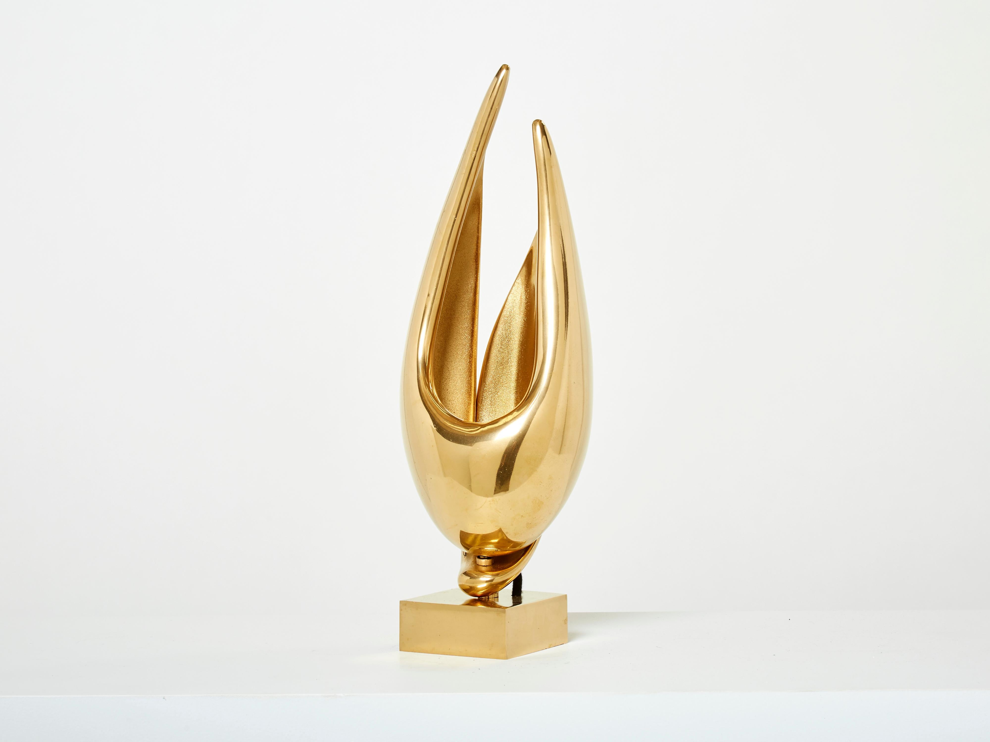 This beautiful table lamp produced by Atelier Michel Armand in the 1970s has the visual impact of a modernist sculpture. This rare model, named L’Envol, is made of solid bronze fully gilded, and shaped as a small flame. The result is the impression