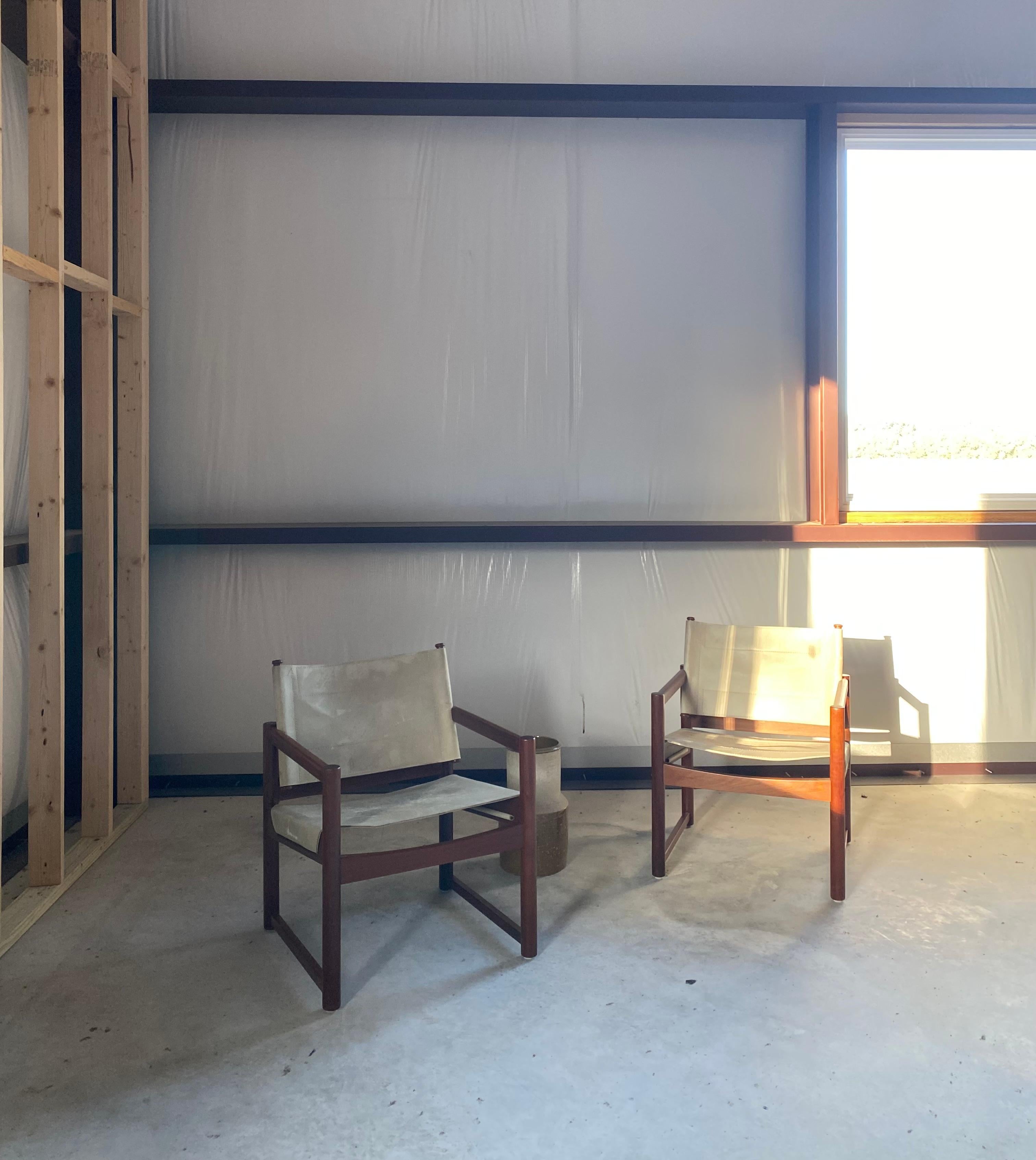 Mid-Century Modern Paire de chaises Michel Arnoult en cuir et Imbuia (Brésil) en vente