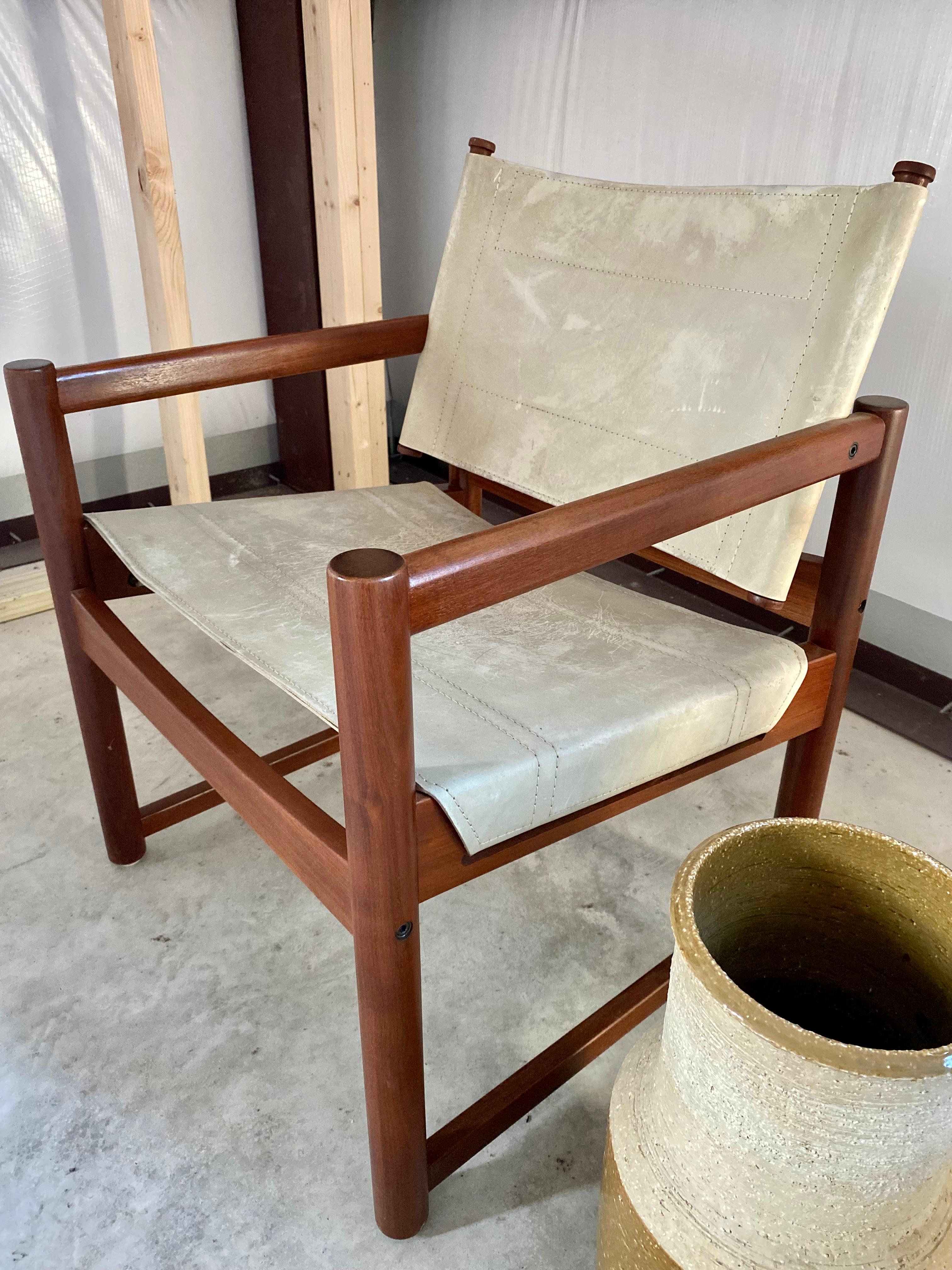 20ième siècle Paire de chaises Michel Arnoult en cuir et Imbuia (Brésil) en vente