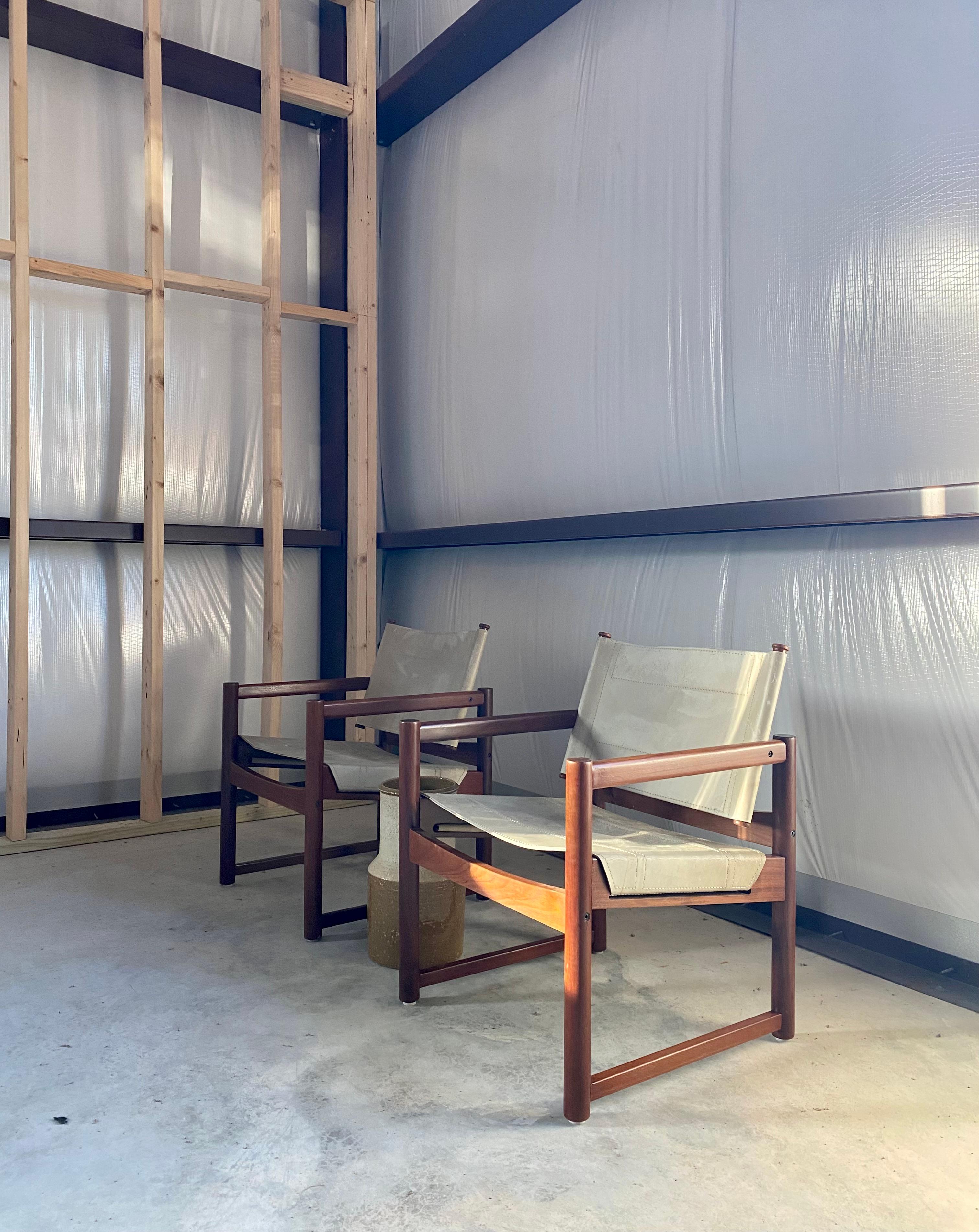 Paire de chaises Michel Arnoult en cuir et Imbuia (Brésil) en vente 2