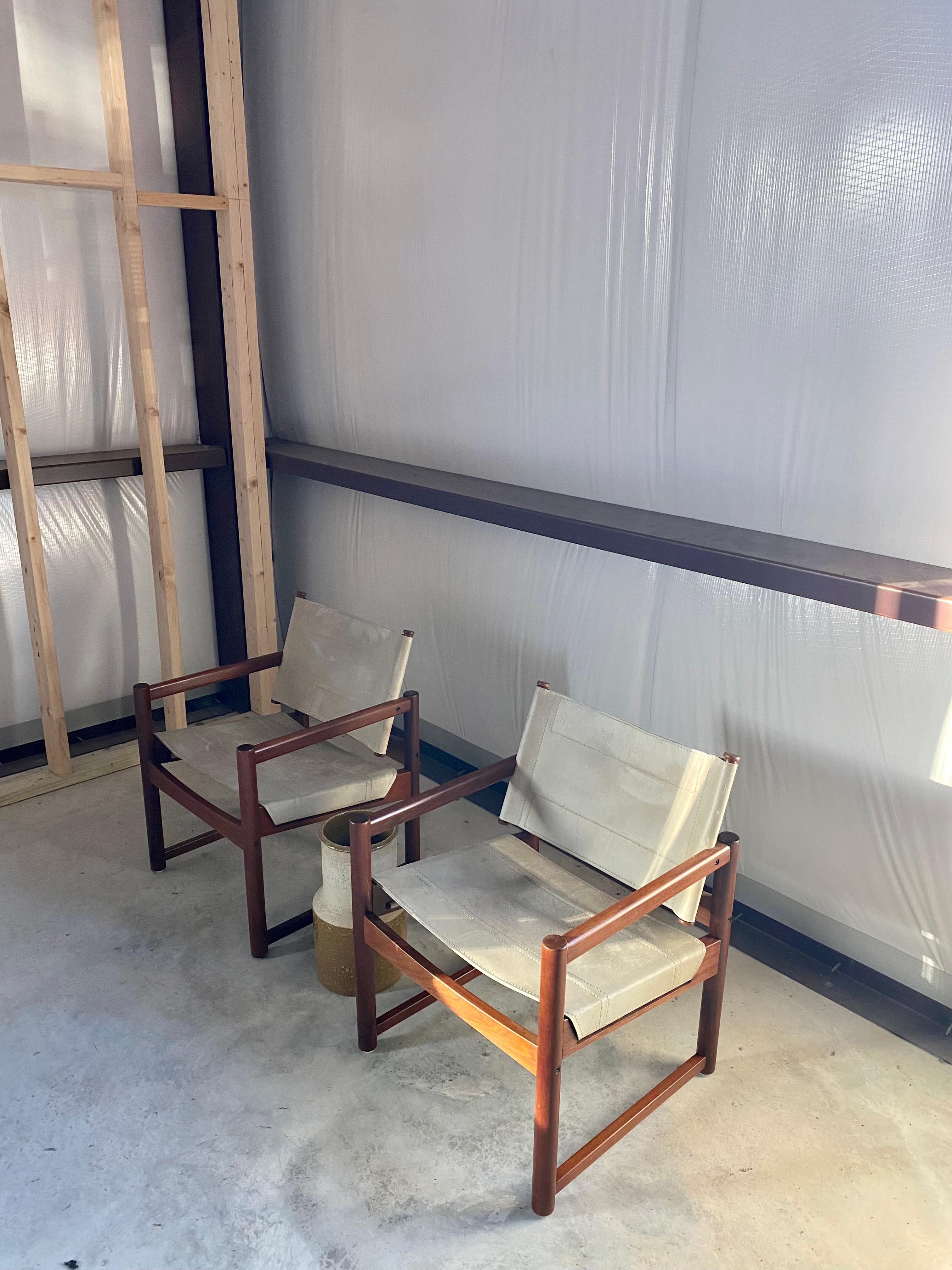 Paire de chaises Michel Arnoult en cuir et Imbuia (Brésil) en vente 3